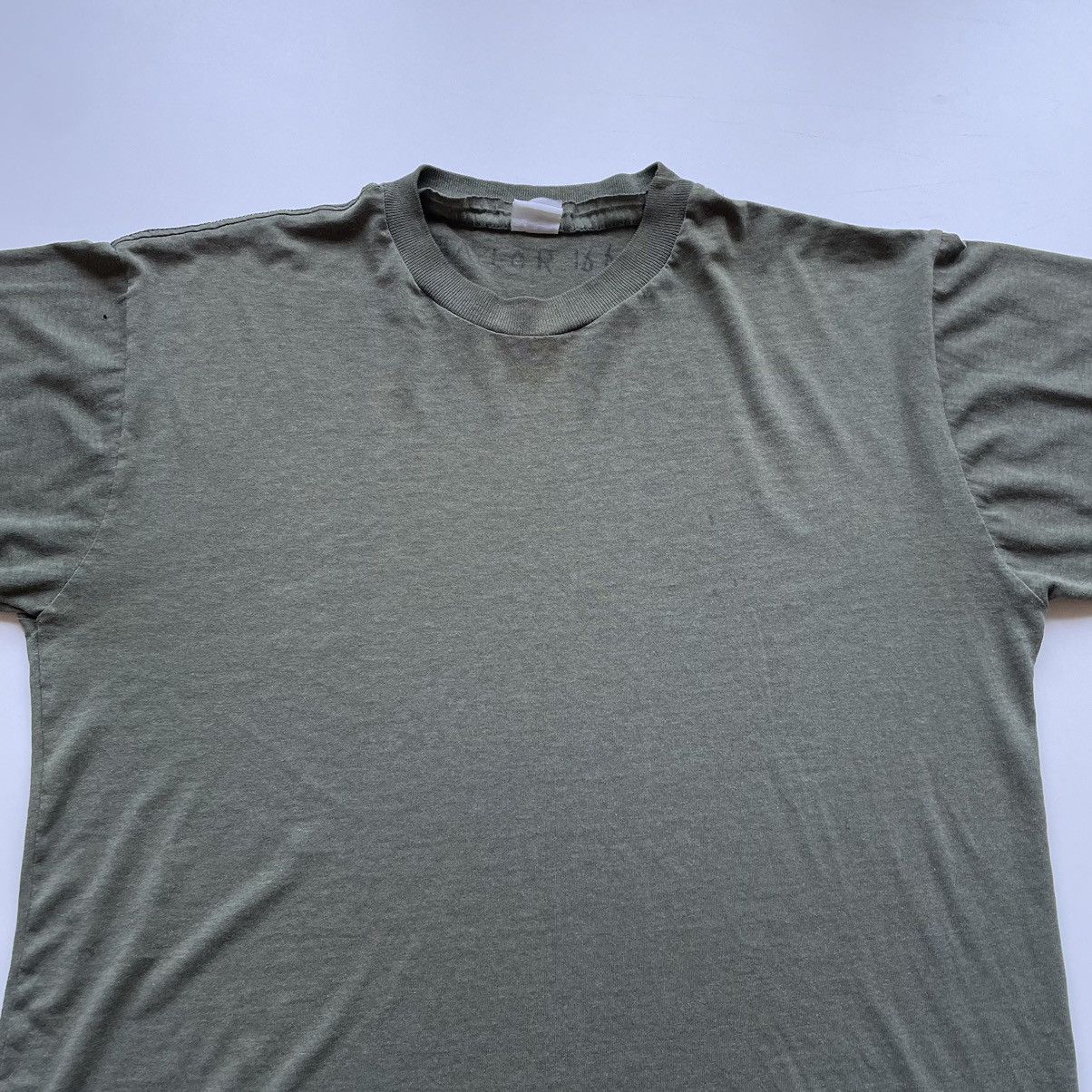 Vintage Vintage 90s Faded Blank Olive Green Military T Shirt Faded Size US M / EU 48-50 / 2 - 2 Thumbnail