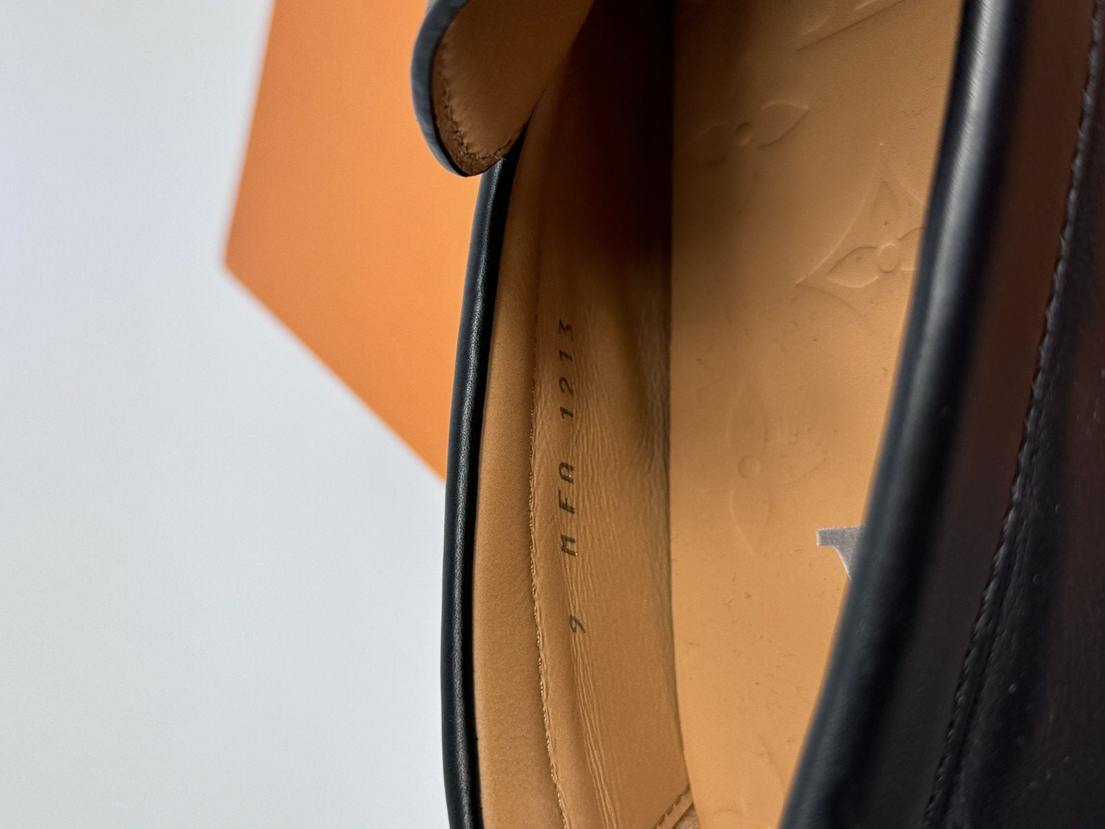 Louis Vuitton LOGO LEATHER LOAFERS Size US 9 / EU 42 - 9 Thumbnail