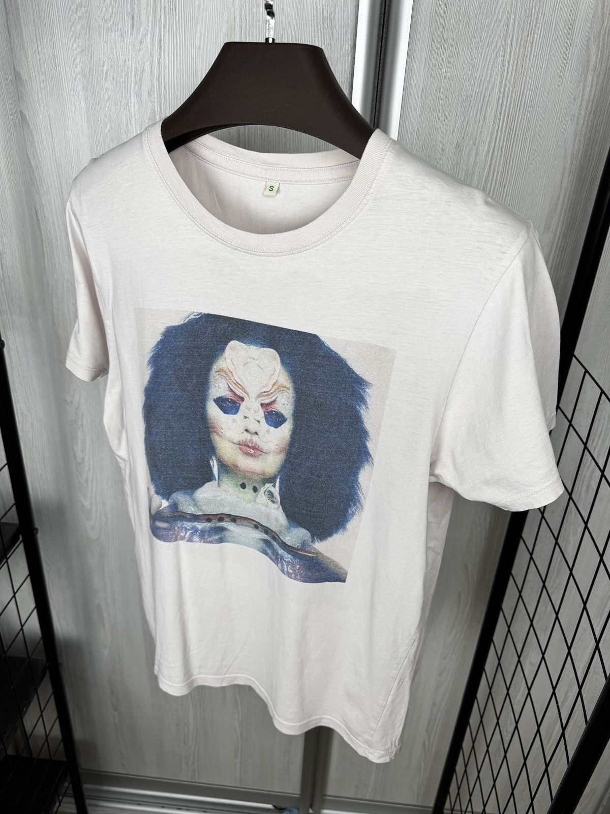 Band Tees Bjork Utopia light pink band tee shirt rare Size US S / EU 44-46 / 1 - 7 Thumbnail