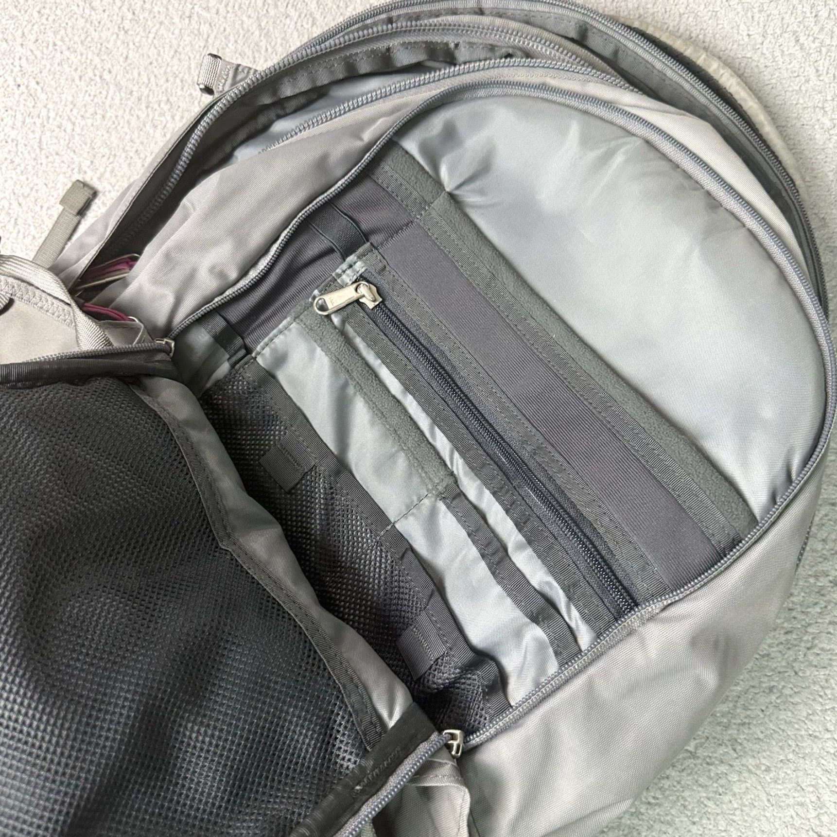 The North Face The North Face Surge Backpack Unisex Adults Gray Medium Nylon Laptop Sleeve/Protection Padded Water Resistant Shoulder Belt Bag 19x13x7 Size ONE SIZE - 7 Thumbnail