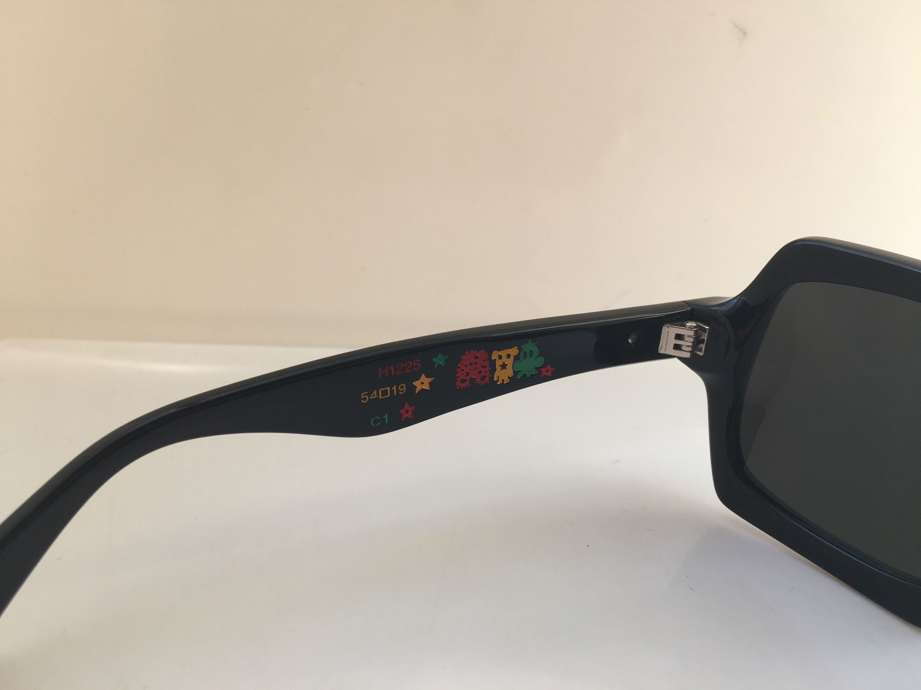 Vintage Vintage HUMAN SKULL H1225 Black Sunglasses Size ONE SIZE - 5 Thumbnail