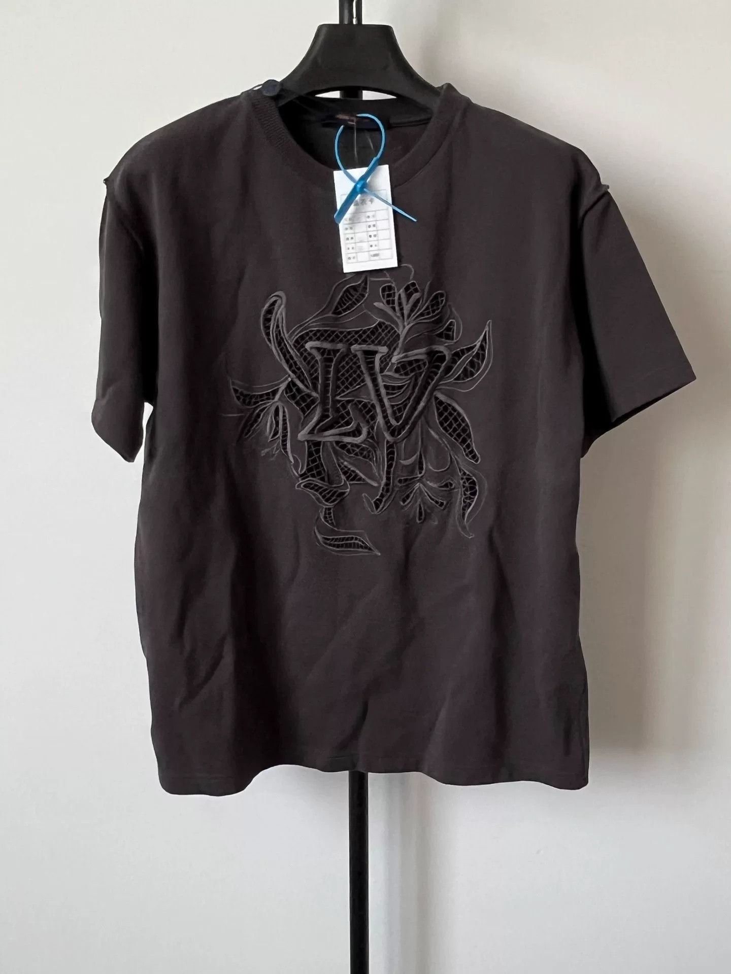 Louis Vuitton Louis Vuitton Hollow-out LV Short-sleeve T-shirt Size US S / EU 44-46 / 1 - 1 Thumbnail