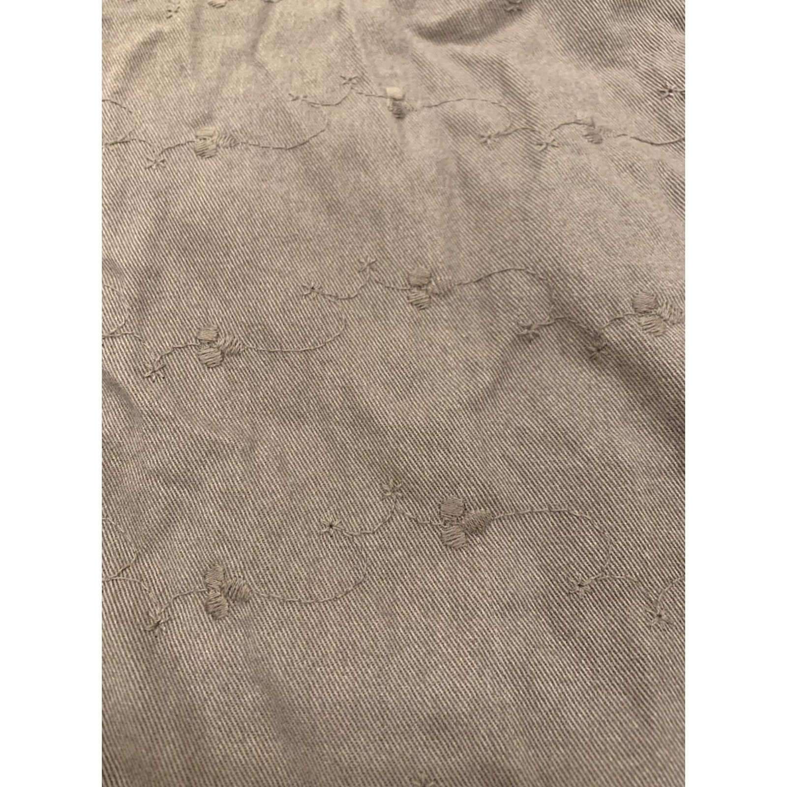 Vintage Columbia Women's Shorts 5.5" Inseam Gray Floral Embroidered Chino Casual Walking Hiking Bedtime Not Applicable Size 38" / US 16 / IT 52 - 3 Thumbnail