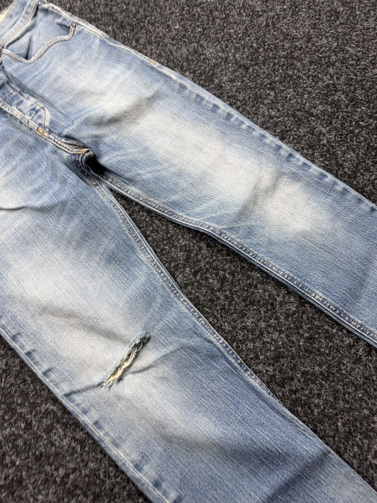Diesel Luxury Diesel 00s D-Eetar Y2K Distressed Light Wash Jeans Size US 29 - 5 Thumbnail