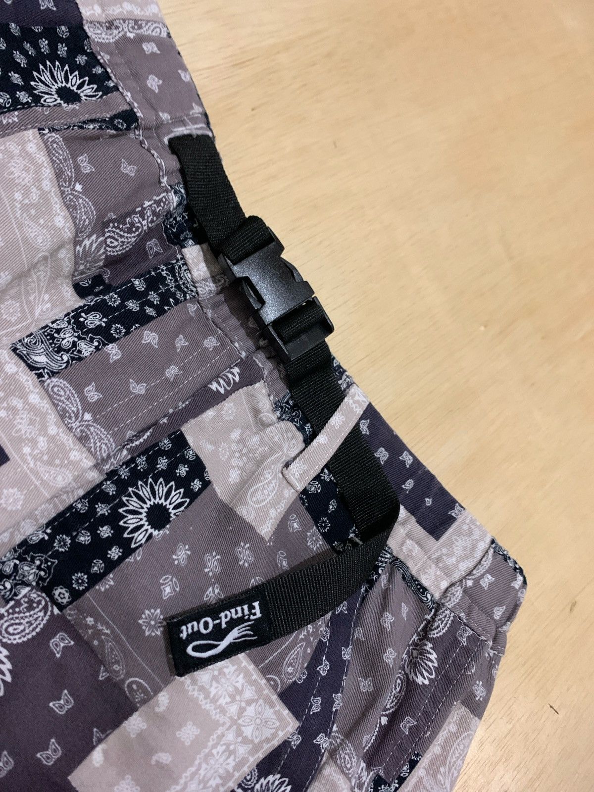 20471120 × Japanese Brand Bandana Find-Out Short pants Size US 33 - 6 Thumbnail