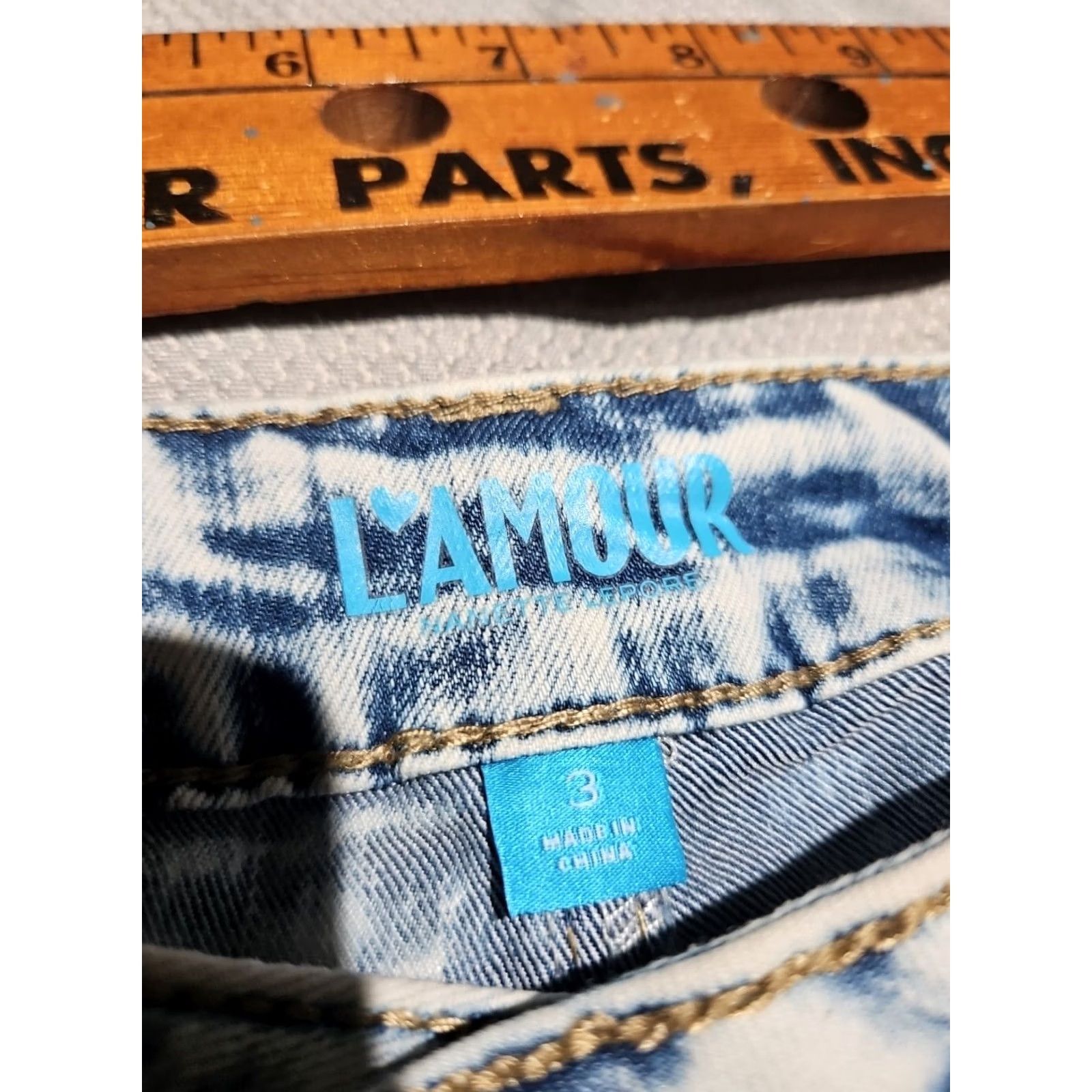 Nanette Lepore Nanette Lepore Shorts Womens 3 Size White Blue Acid Jean Embroidered Frayed Hem Size 26" / US 2 / IT 38 - 6 Thumbnail