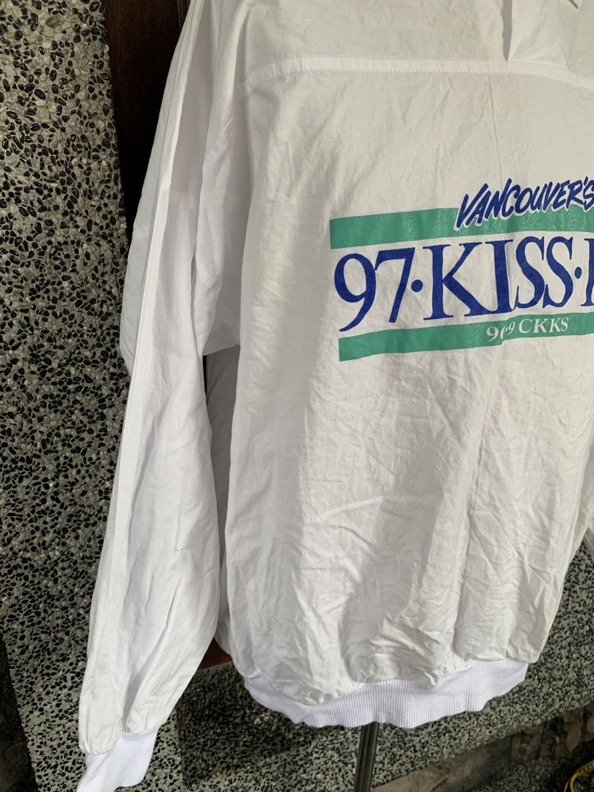 Vintage Vintage 90s Vancouver’s Kiss FM Sweatshirt Size US L / EU 52-54 / 3 - 4 Thumbnail