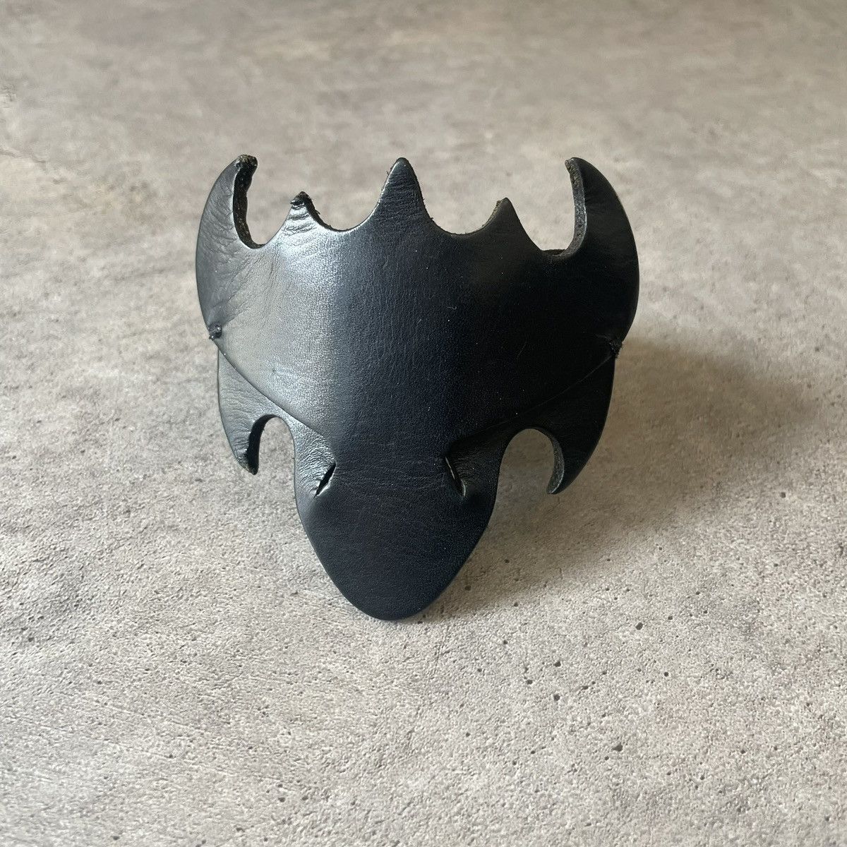 Maison Margiela Maison Margiela AW07 Leather Batman Bracelet Size ONE SIZE - 1 Thumbnail