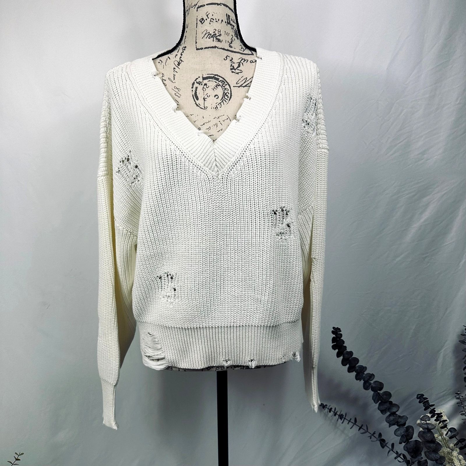 Other 525 America Distressed Shaker V-Neck Sweater in Chalk size M Size M / US 6-8 / IT 42-44 - 10 Thumbnail