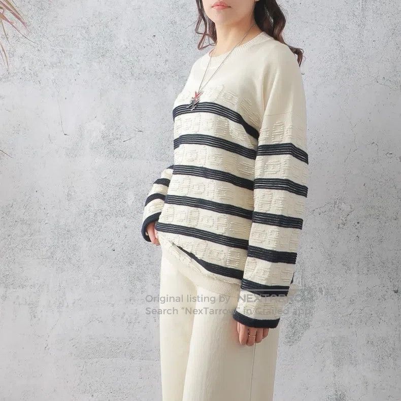 Hermes Black and white striped pig nose cashmere round nec