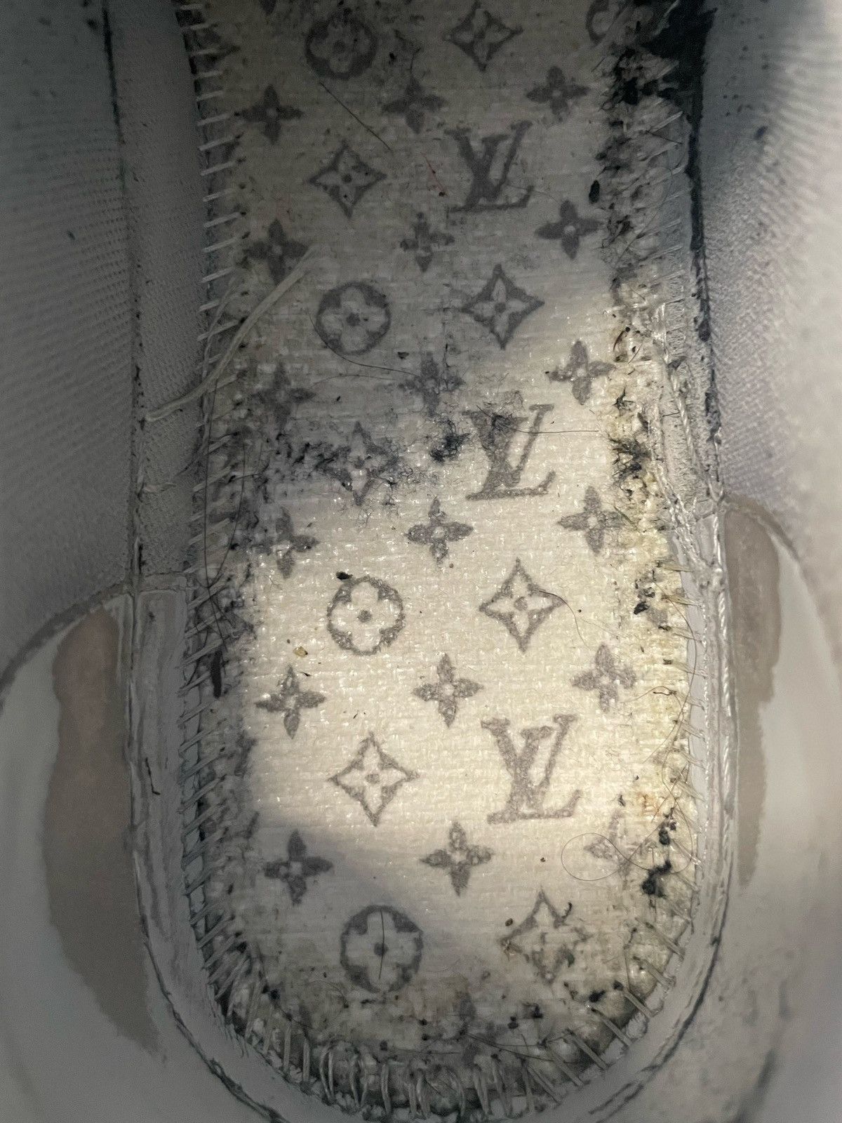 Louis Vuitton Louis Vuitton Trainer Sneakers White Size US 8 / EU 41 - 8 Thumbnail