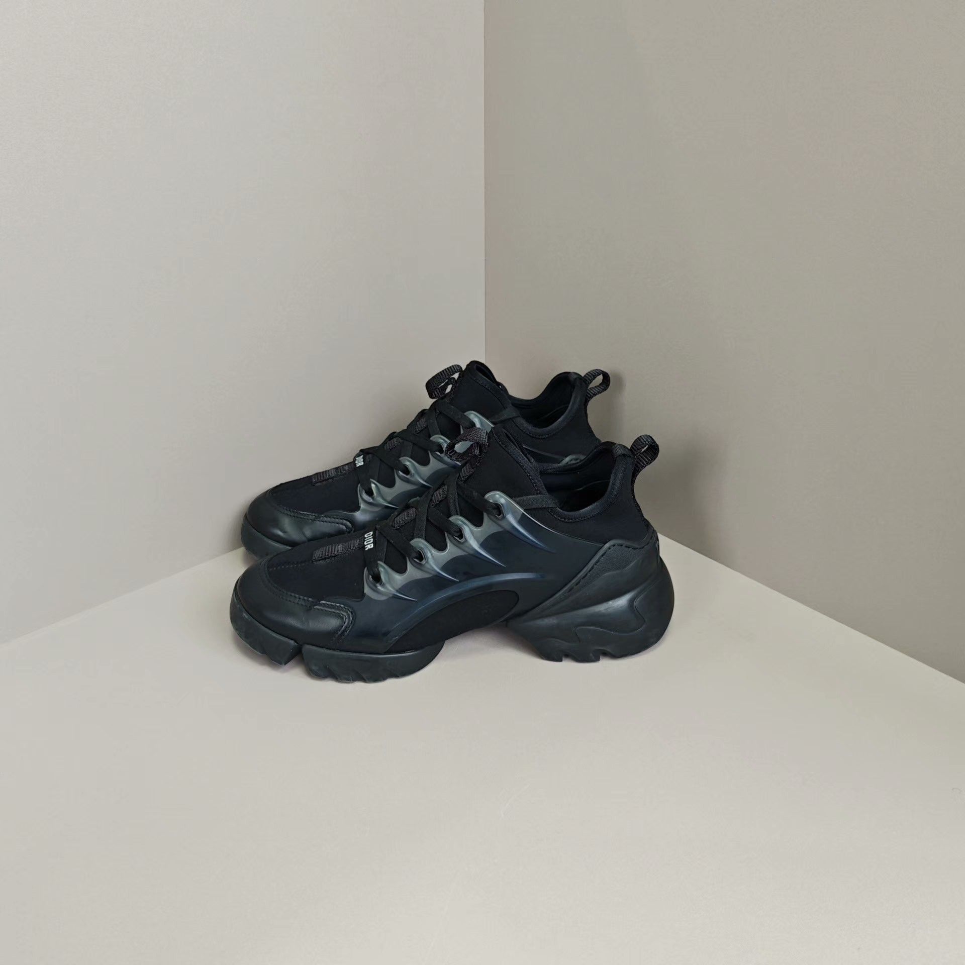 Dior Dior Casual Lowtop Sneakers us_6 Women Size US 6 / IT 36 - 1 Thumbnail