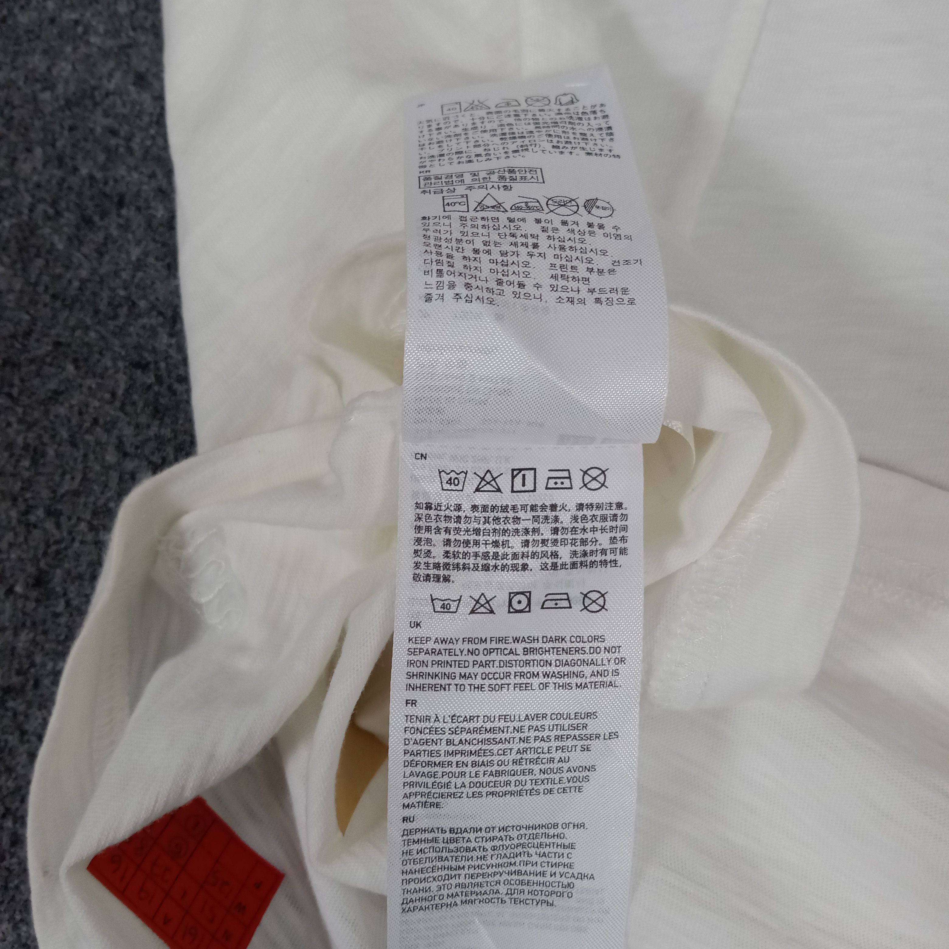 Undercover × Uniqlo × Vintage Uu By Jun Takahashi Uniqlo Undercover Tshirt Size US M / EU 48-50 / 2 - 6 Thumbnail