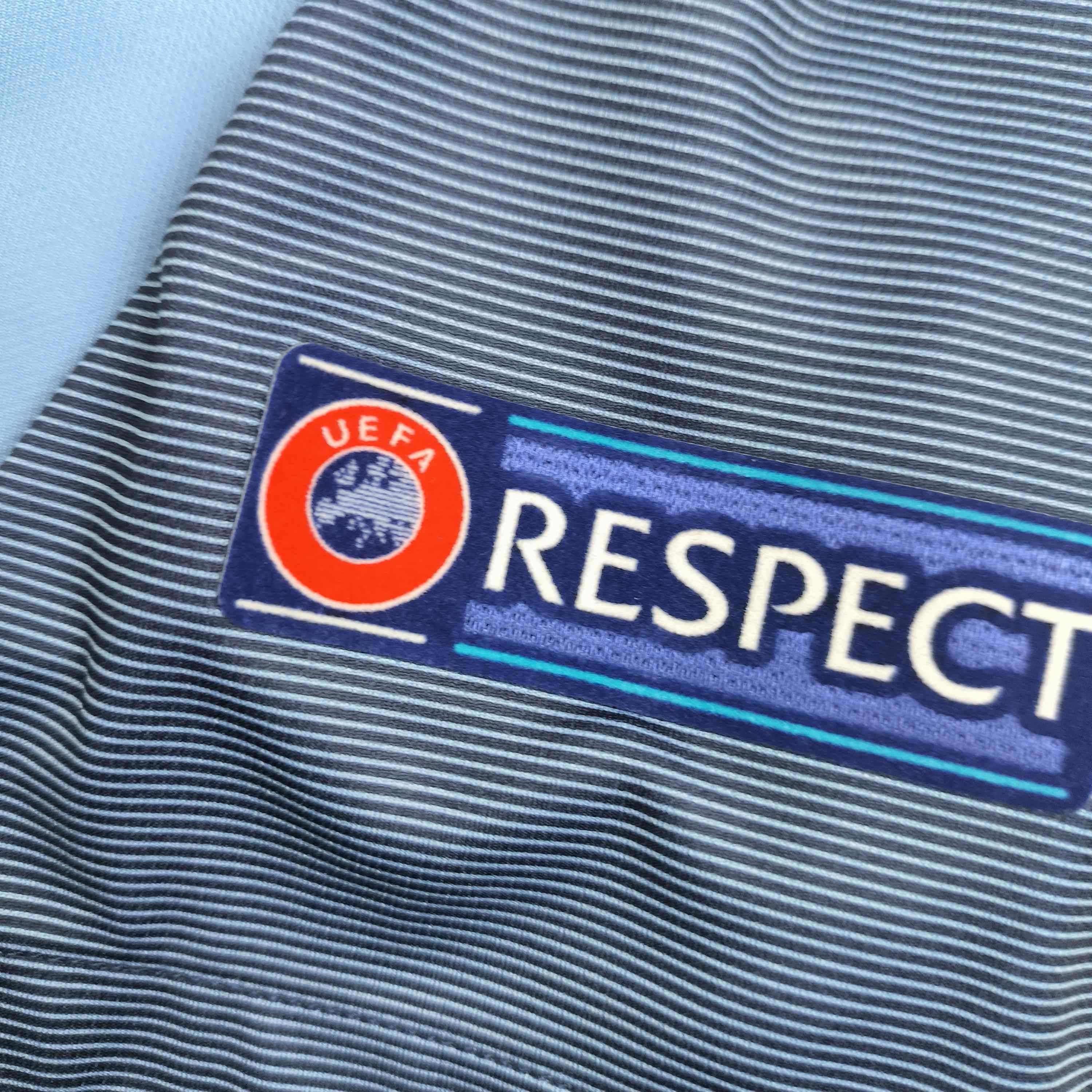 Nike Manchester City 16-17 home UCL Kun Agüero football jersey L Size US L / EU 52-54 / 3 - 5 Thumbnail