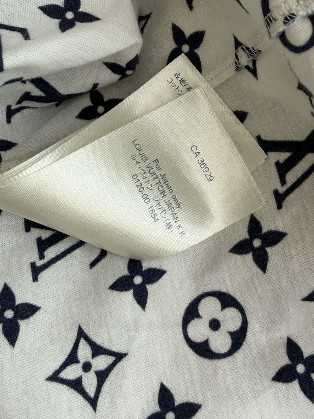 Louis Vuitton Louis Vuitton Monogram Escale T-Shirt Size US S / EU 44-46 / 1 - 11 Thumbnail