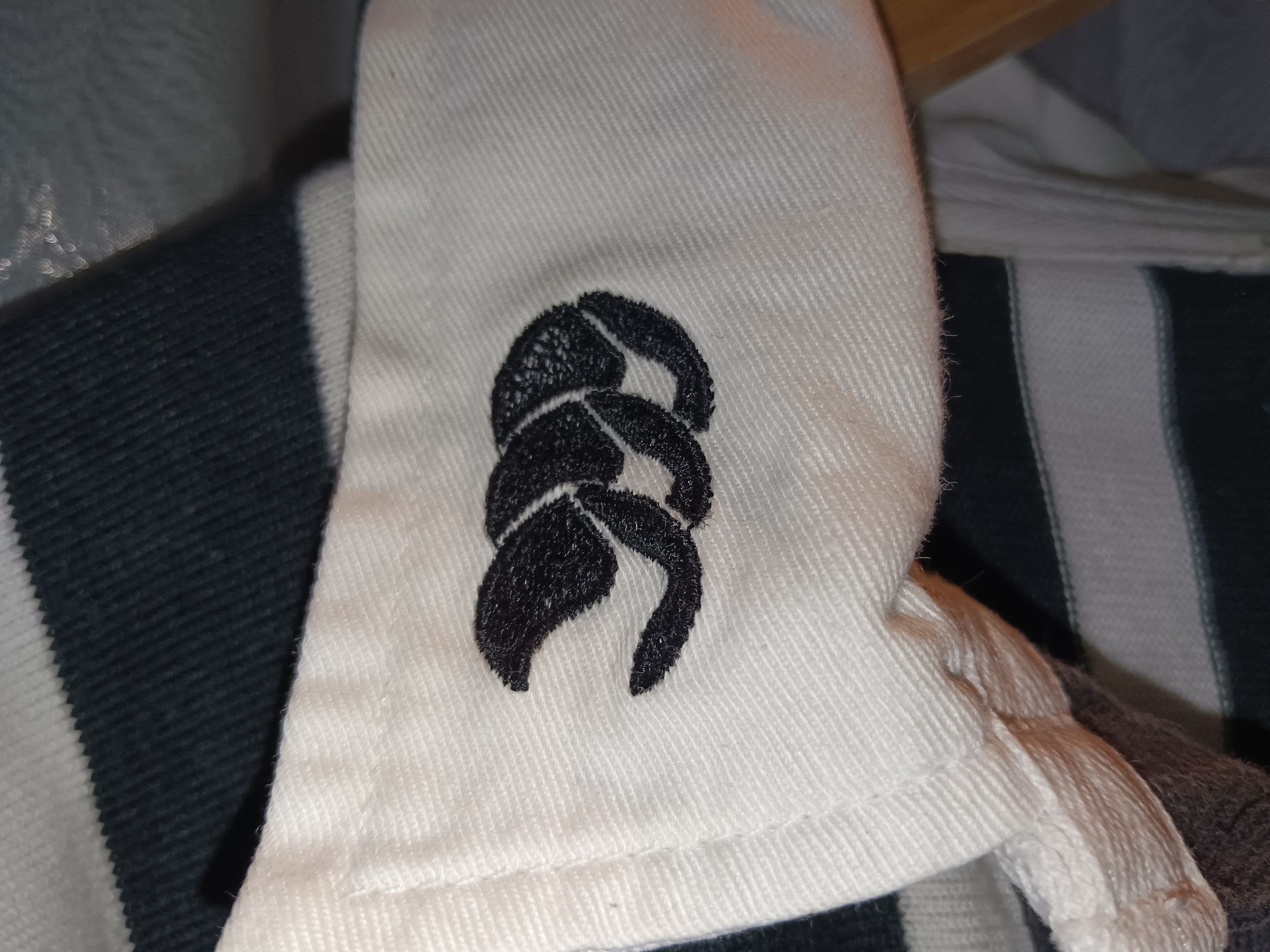 Canterbury of New Zealand Vintage Canterbury Collingwood magpies Size US M / EU 48-50 / 2 - 6 Thumbnail