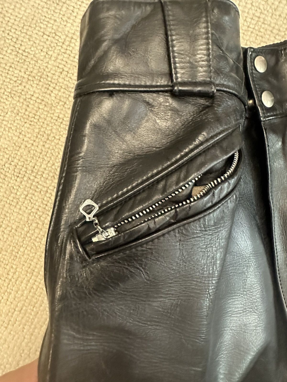 Harley Davidson × Leather × Vintage Vintage 1970s Harley-Davidson Women’s Leather Pants Size 28" / US 6 / IT 42 - 4 Thumbnail