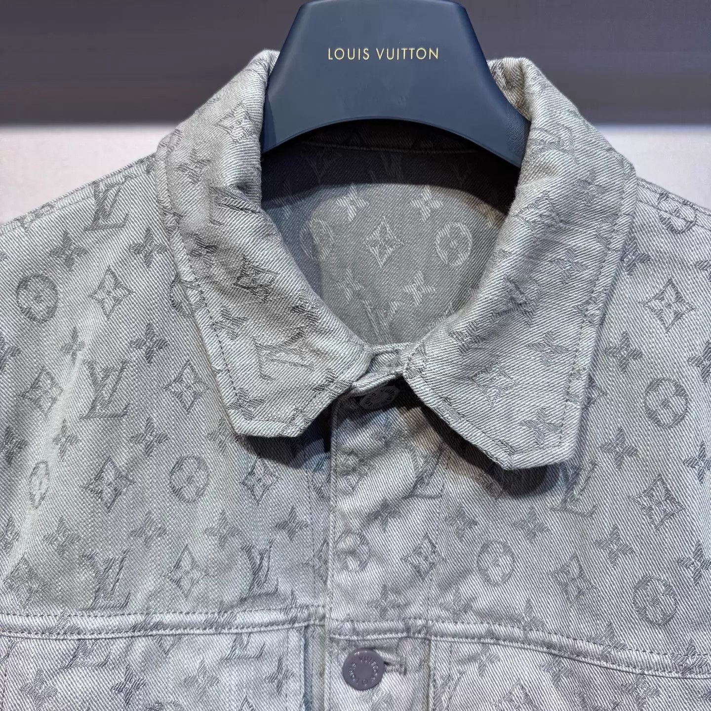 Louis Vuitton Louis Vuitton gray Monogram print denim jacket size 44 Size US S / EU 44-46 / 1 - 3 Thumbnail