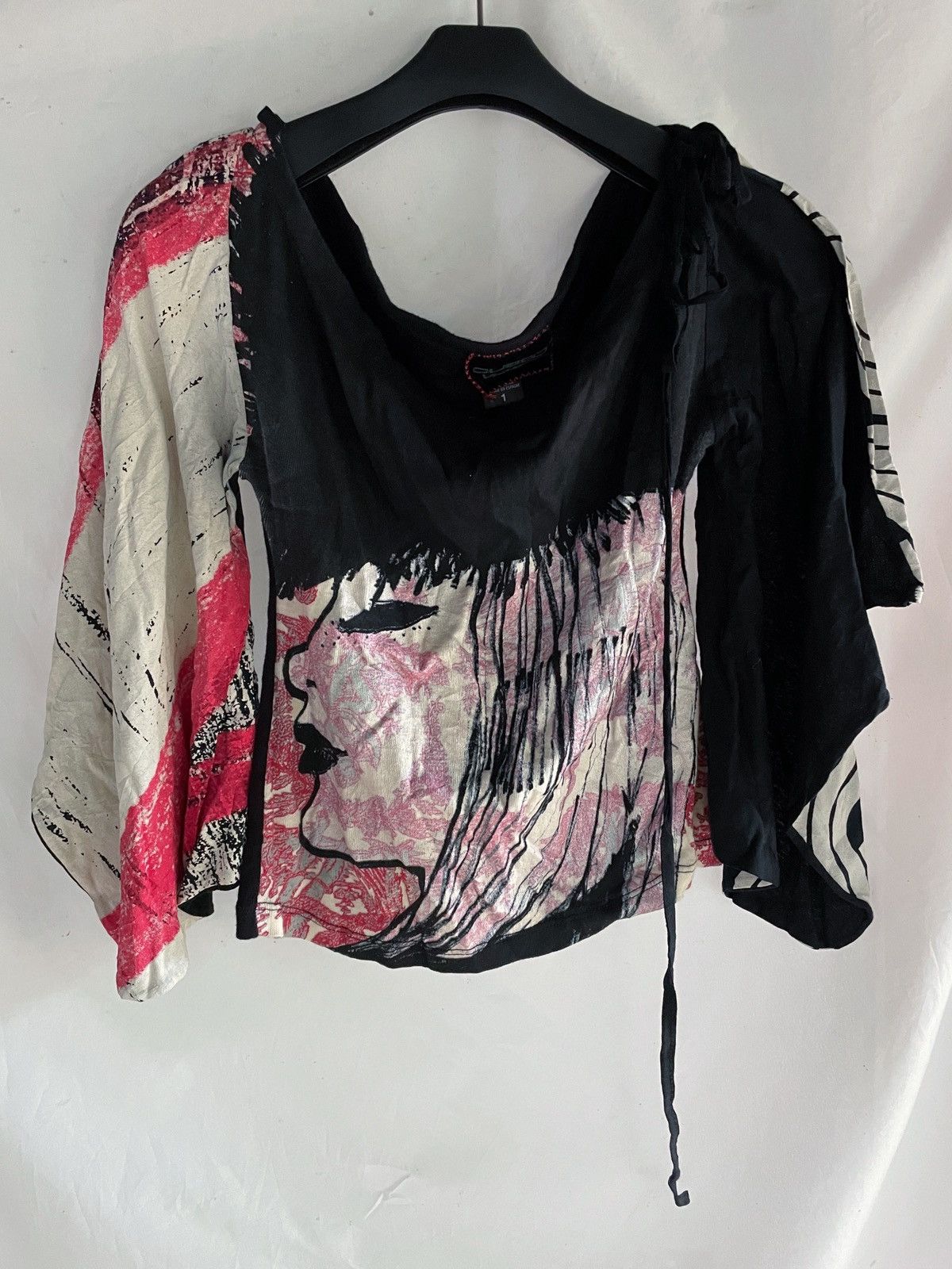 Custo Barcelona CUSTO BARCELONA ARCHIVE CROP STYLE LONG SLEEVE Size S / US 4 / IT 40 - 1 Thumbnail