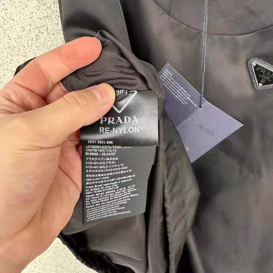 Prada Prada Metal Triangle Logo Vest 38 New With Tags Size XS / US 0-2 / IT 36-38 - 4 Thumbnail