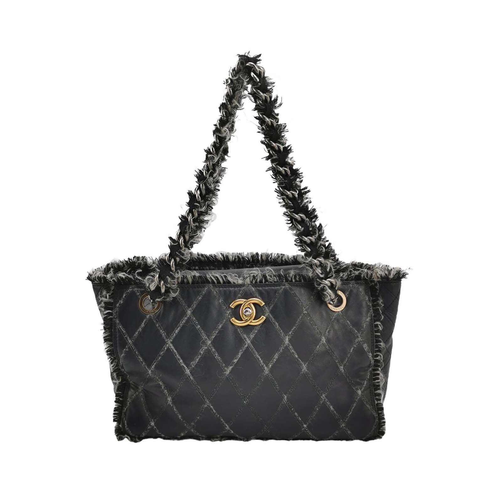 Chanel Chanel Women os Shoulder Bags Size ONE SIZE - 1 Thumbnail