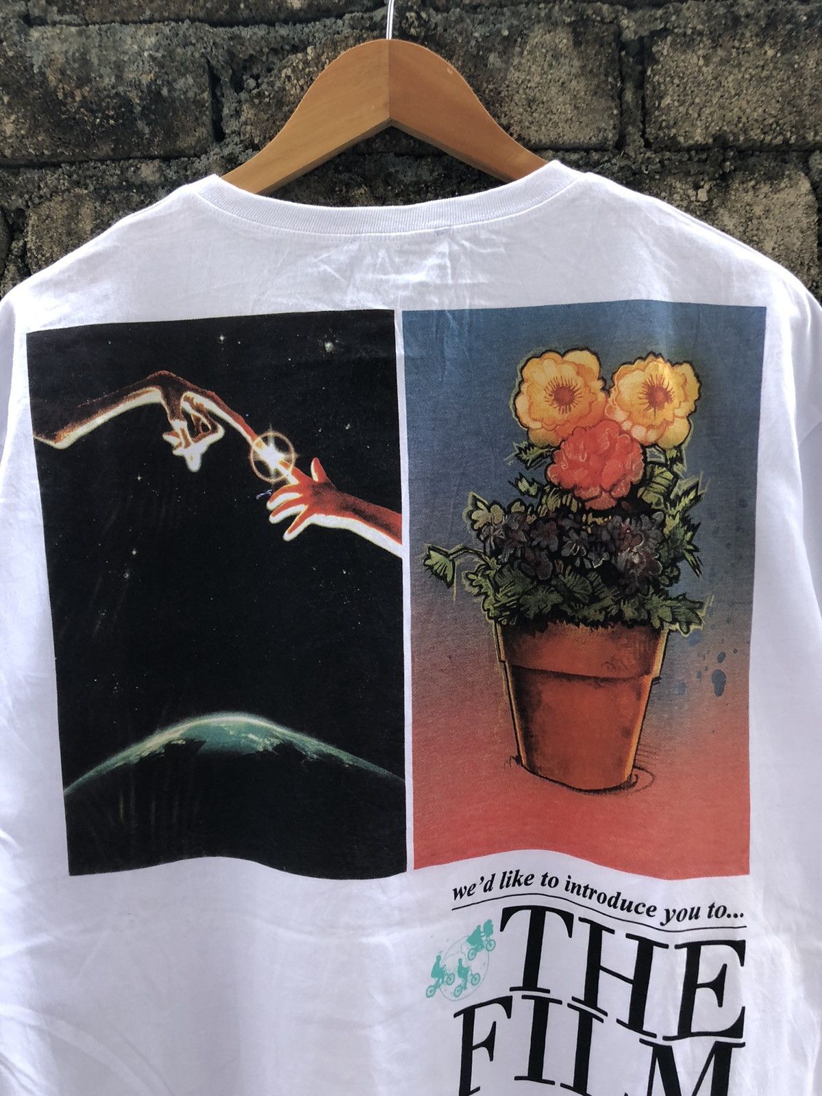 Japanese Brand Zara X E.T The Film Tshirt Size US L / EU 52-54 / 3 - 9 Thumbnail