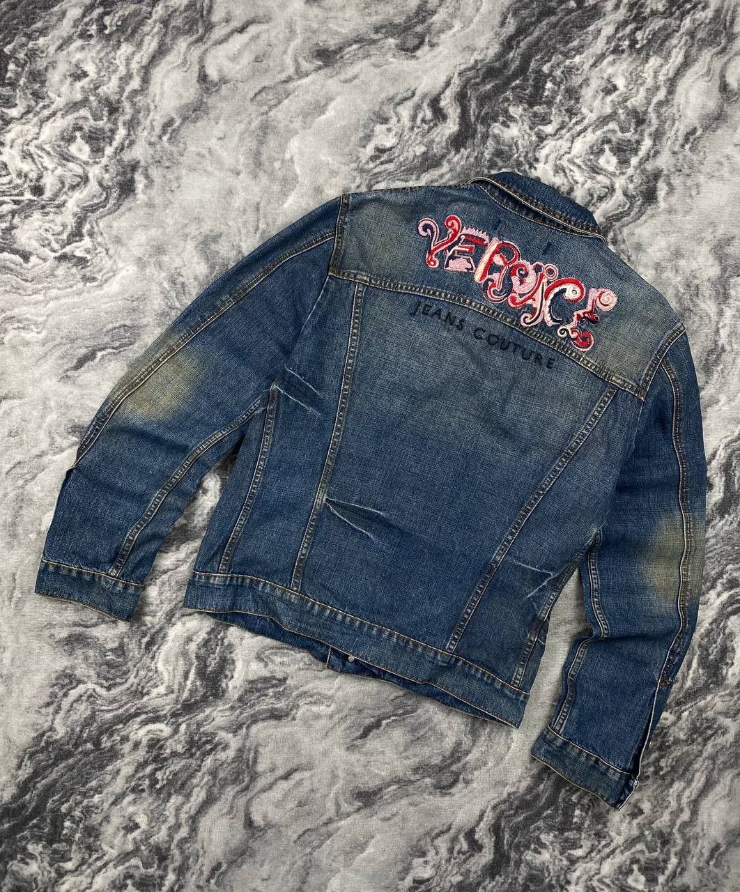 Versace Vintage Versace Jeans Couture Denim Jacket Big Logo Women Size M / US 6-8 / IT 42-44 - 1 Thumbnail