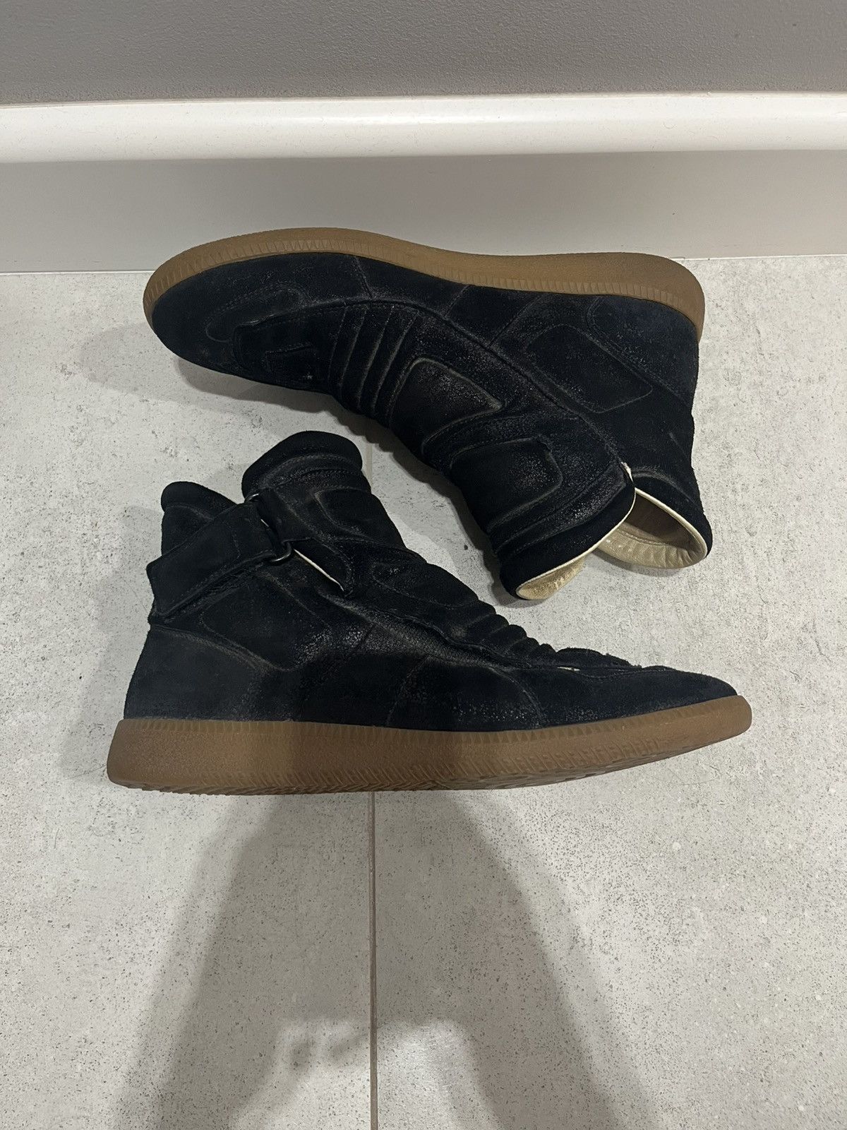Maison Margiela Black Suede High-Top Sneakers / Gum Sole / Velcro Strap Size US 7 / EU 40 - 4 Thumbnail