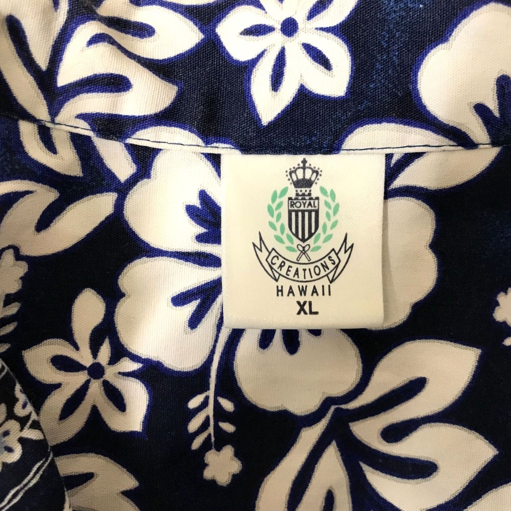 Vintage ROYAL CREATIONS XLARGE BLUE SHORT SLEEVE BUTTON COLLARED HAWAIIAN PRINT Size US 36 / EU 52 - 7 Thumbnail