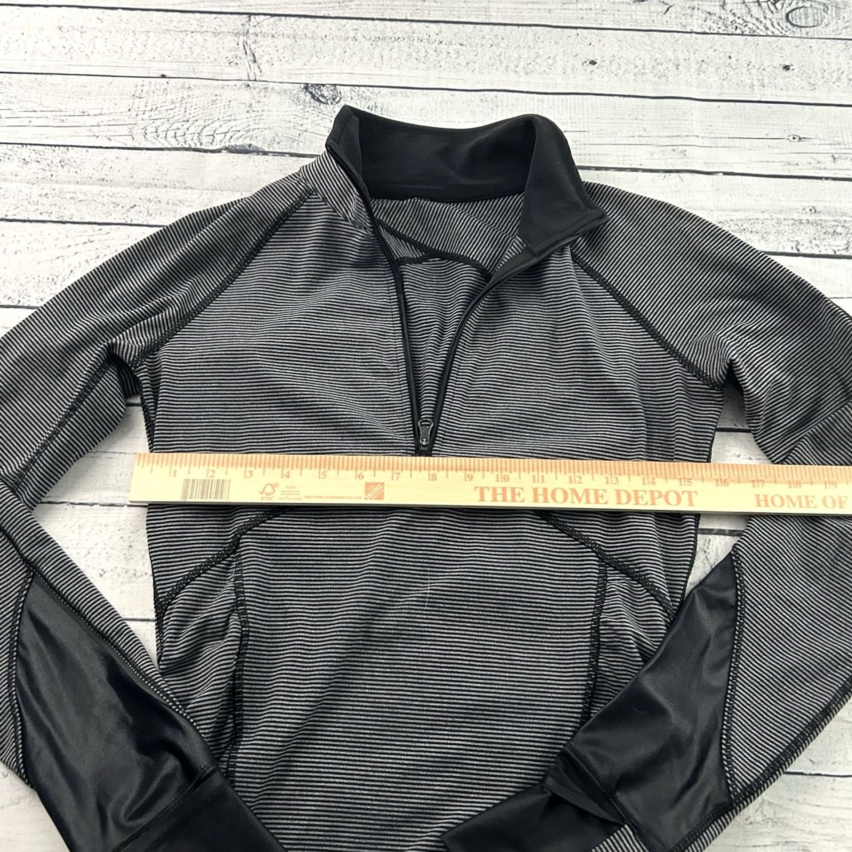 Lululemon Lululemon 1/4 Zip Rouched Striped Athletic Jacket Women's 6 Gray Shirt Jacket Womens 6 Gray Striped 1/4 Zip Athletic Lululemon Size M / US 6-8 / IT 42-44 - 3 Thumbnail
