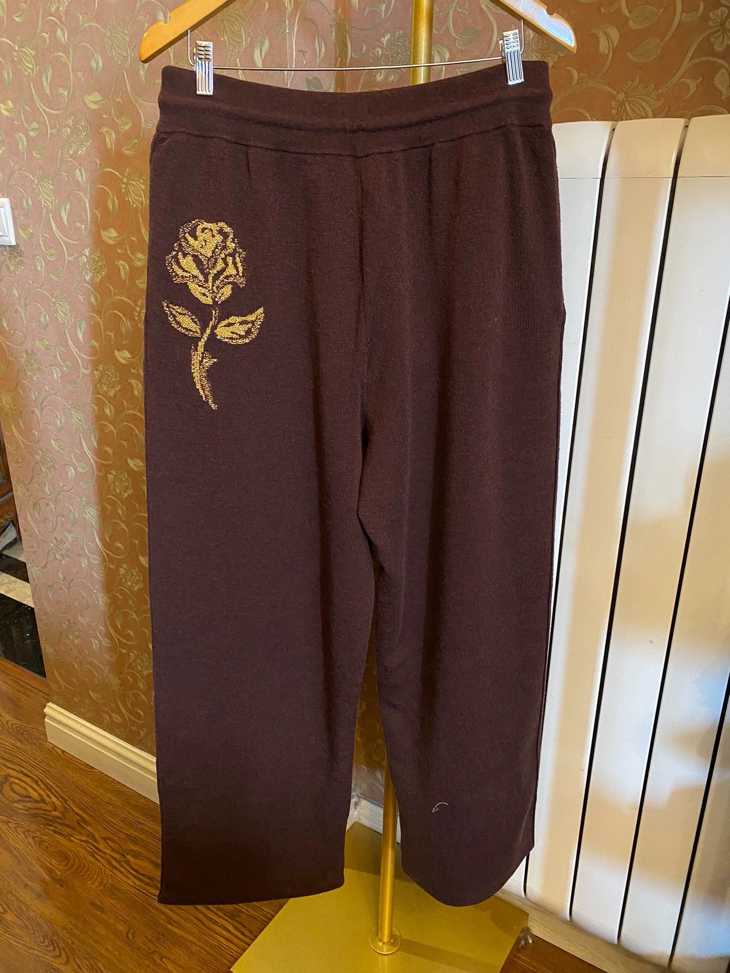 Burberry Burberry Men's Embroidered Rose Wool Sweater & Sweatpants Size US L / EU 52-54 / 3 - 2 Thumbnail