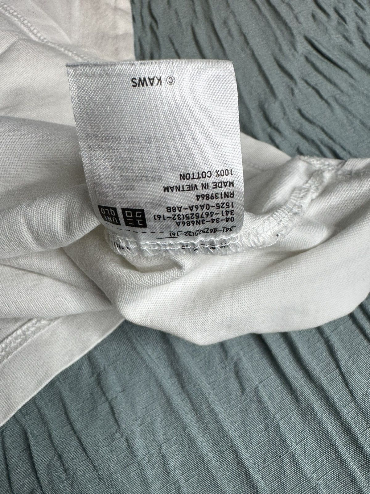 Kaws × Uniqlo KAWS x UNIQLO UT Short Sleeve Cover Art T-Shirt “White” Size US XXL / EU 58 / 5 - 7 Thumbnail