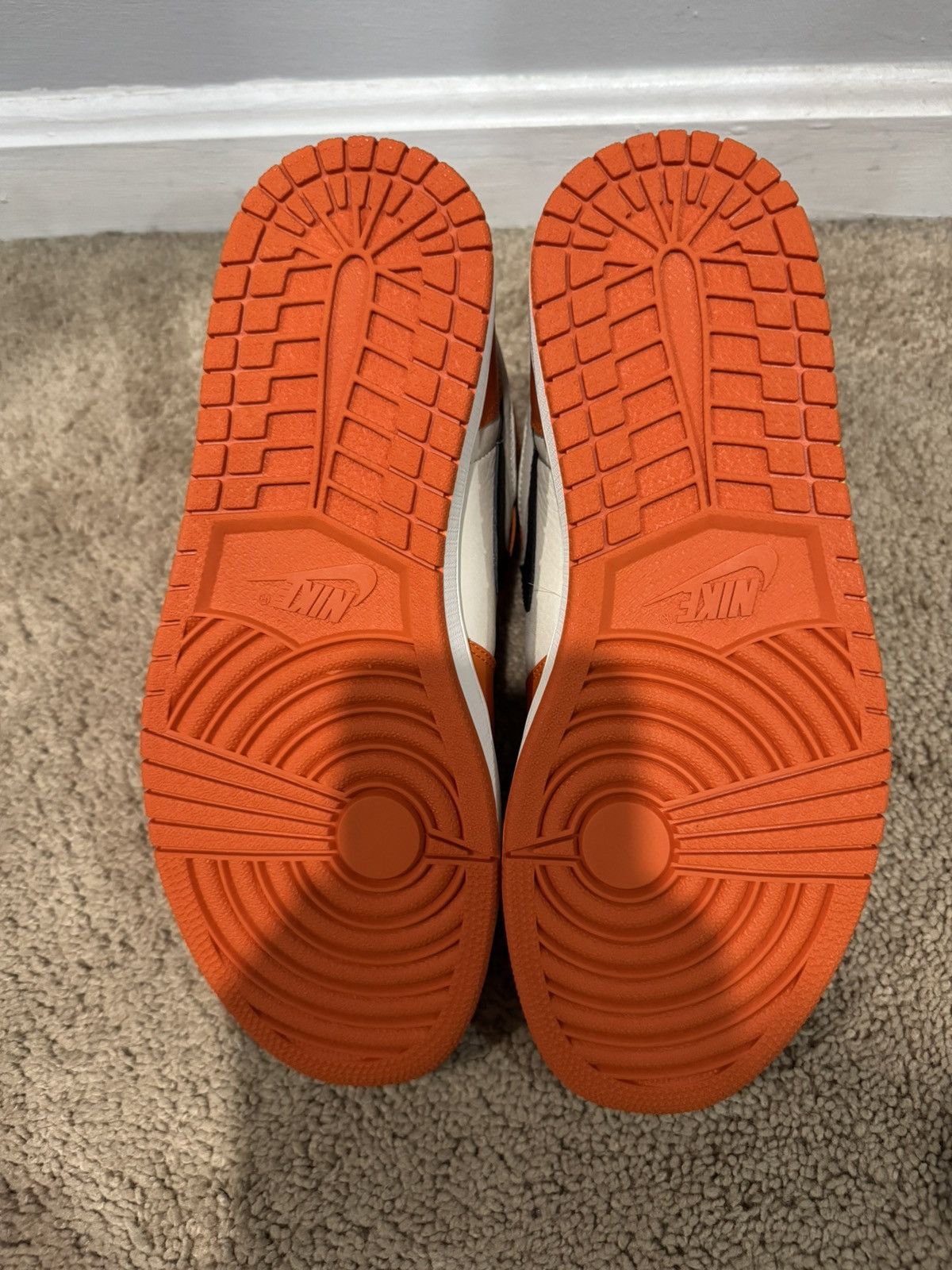 Jordan Brand Jordan 1 Shattered Backboard Away 2016 Size US 10 / EU 43 - 5 Thumbnail