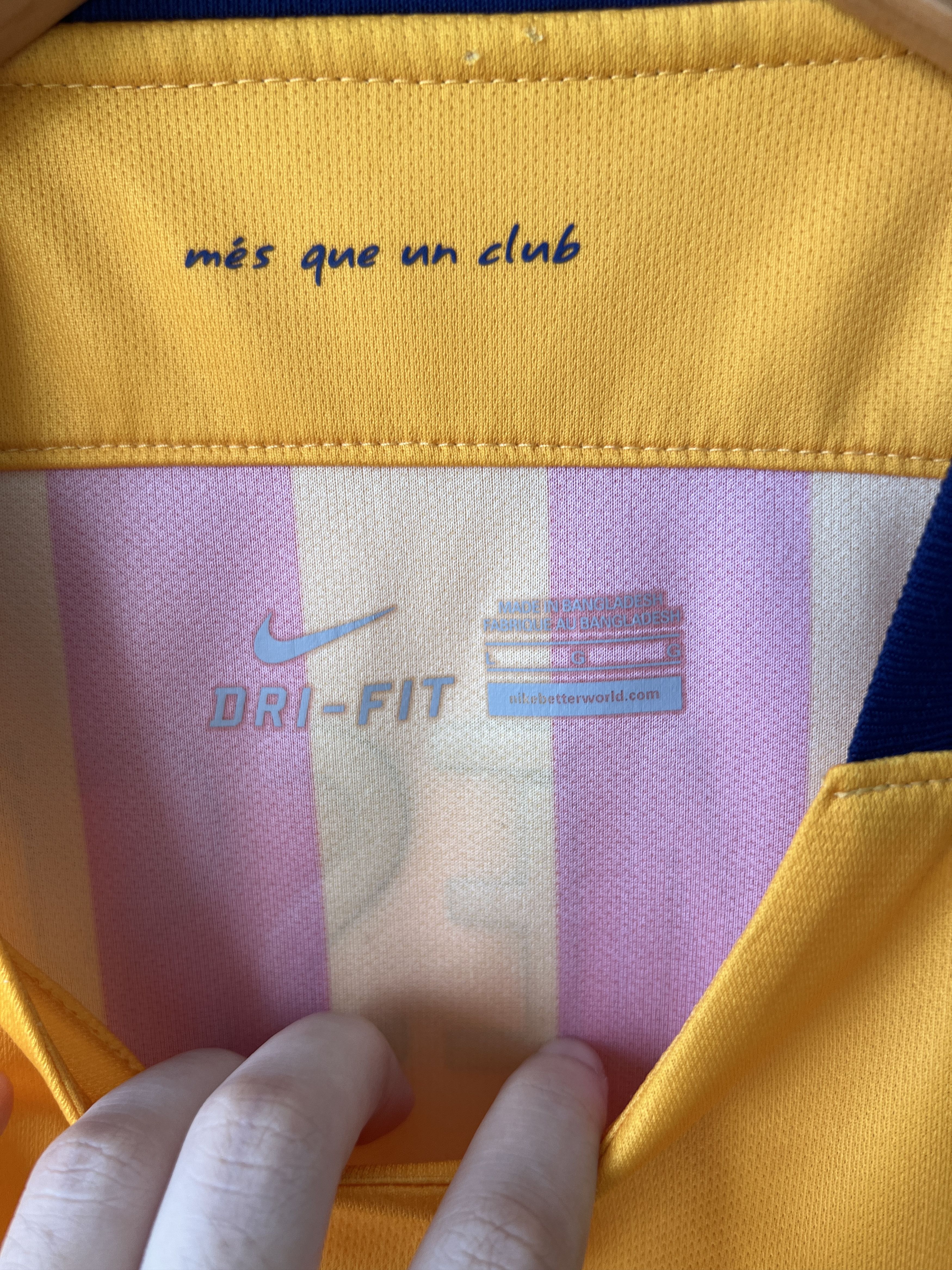 Nike (L) Barcelona 2015-16 Away Shirt Messi #10 Kit Size US L / EU 52-54 / 3 - 3 Thumbnail