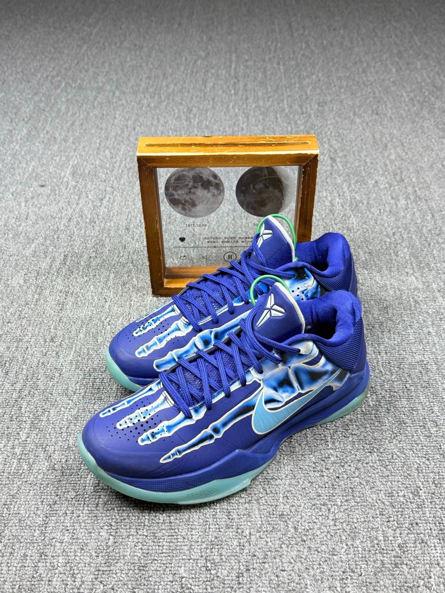 Nike Nike KOBE5 Blue Lowtop Sneakers 7 Men Size US 7 / EU 40 - 1 Thumbnail
