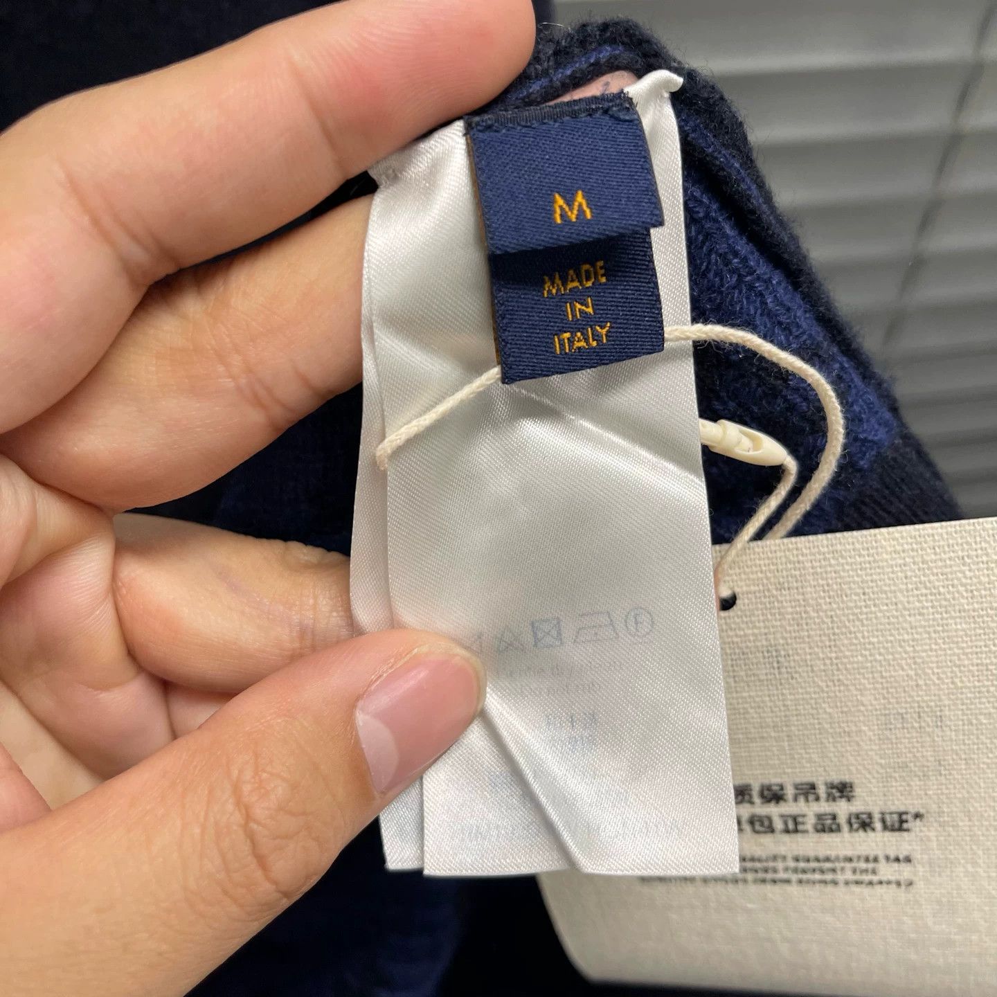 Louis Vuitton LV back allover logo knit cashmere sweater m 99 new Size US M / EU 48-50 / 2 - 4 Thumbnail