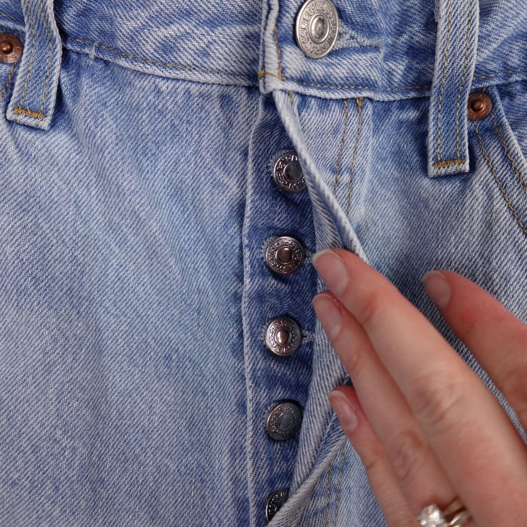 Levi's Levi's 501 Jean Shorts Womens 31 Blue Denim Cut Off Button Fly Light Wash Jorts Size 24" / US 00 / IT 34 - 6 Thumbnail