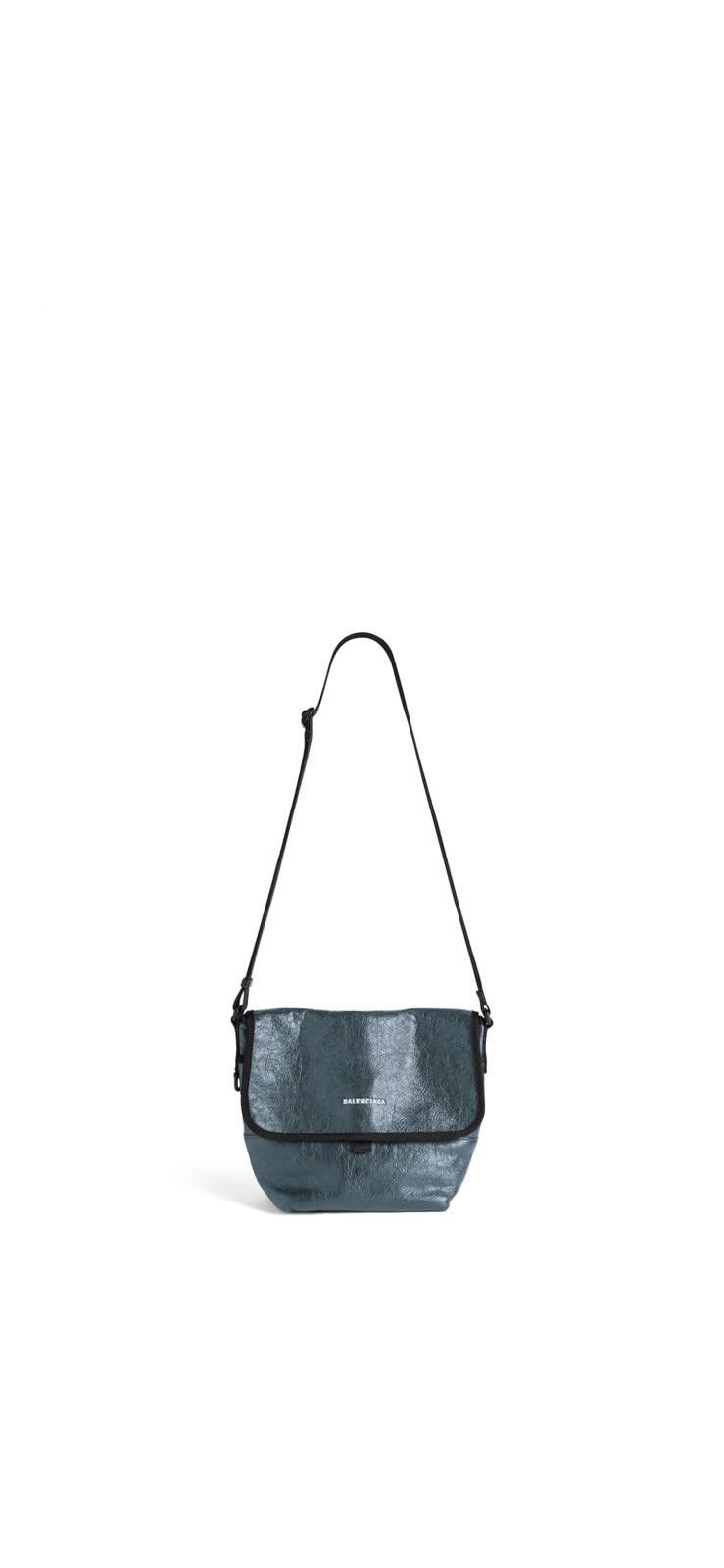 Balenciaga o1srvl11e1025 Size: OS / Explorer Messenger Bag Small Blue Size ONE SIZE - 1 Preview
