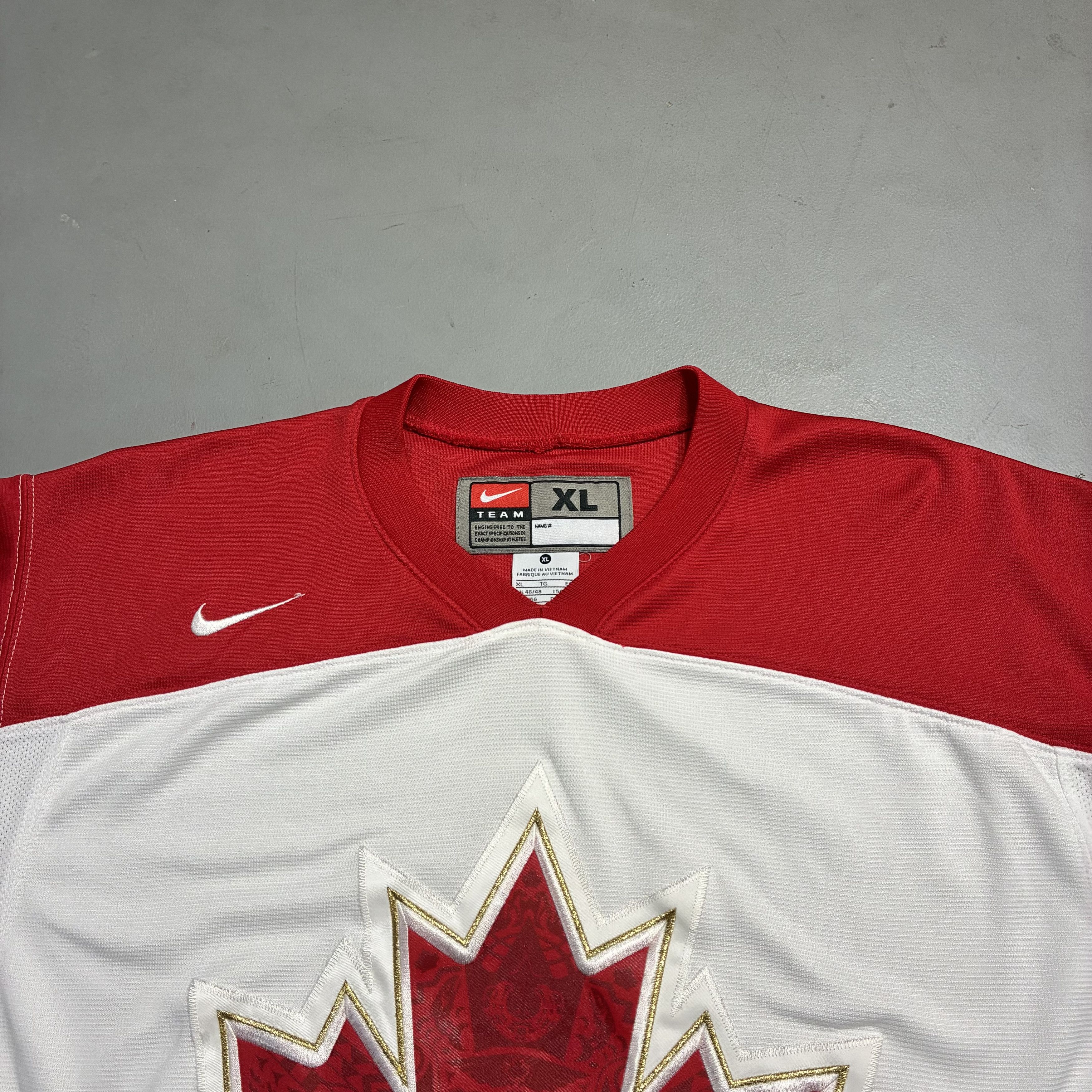 Nike Nike Team Canada Hockey Jersey 2010 Vancouver Olympics Size US XL / EU 56 / 4 - 3 Thumbnail