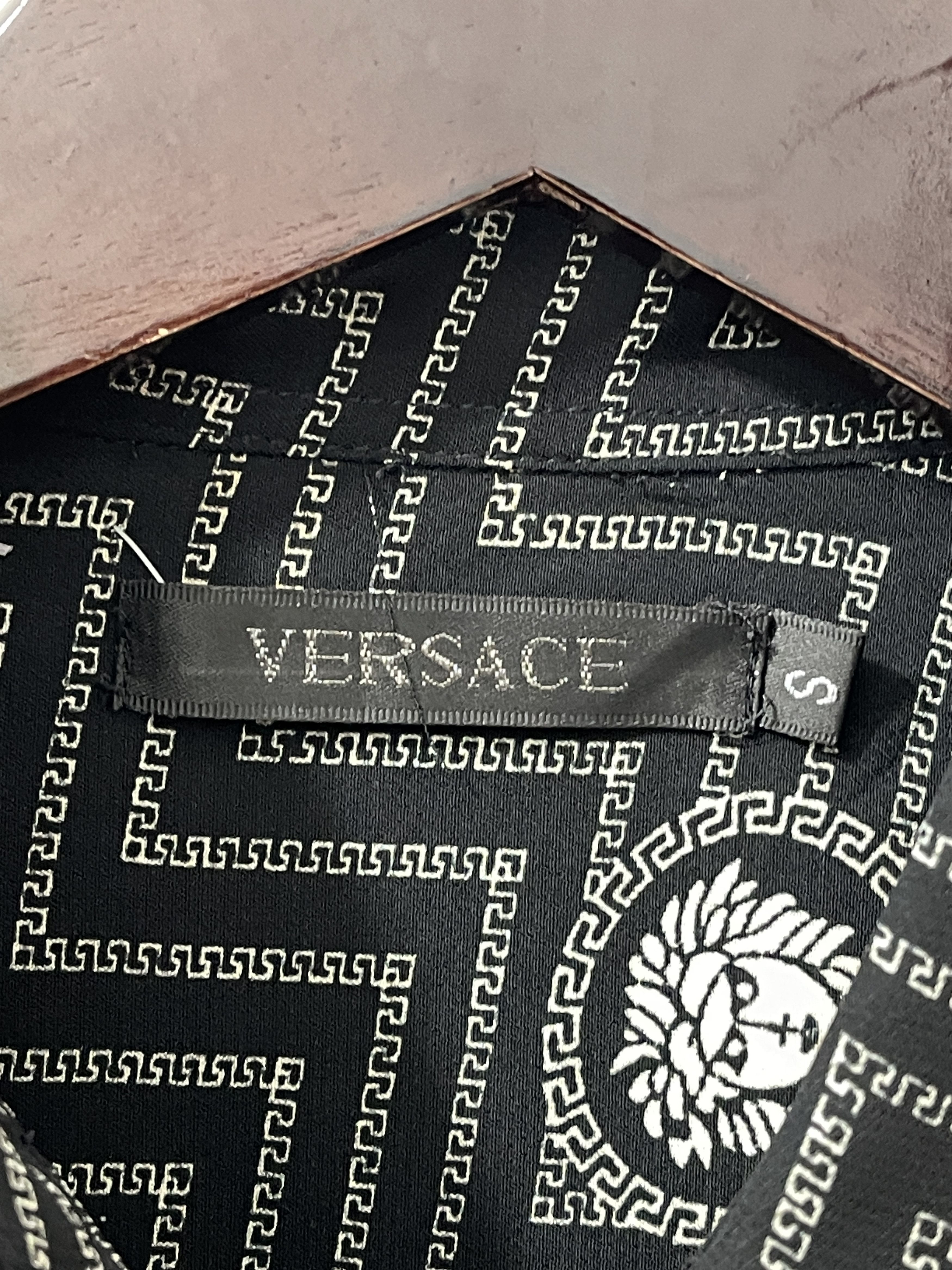 Versace Vintage Versace AOP Art Rayon Shirts Size US S / EU 44-46 / 1 - 2 Thumbnail