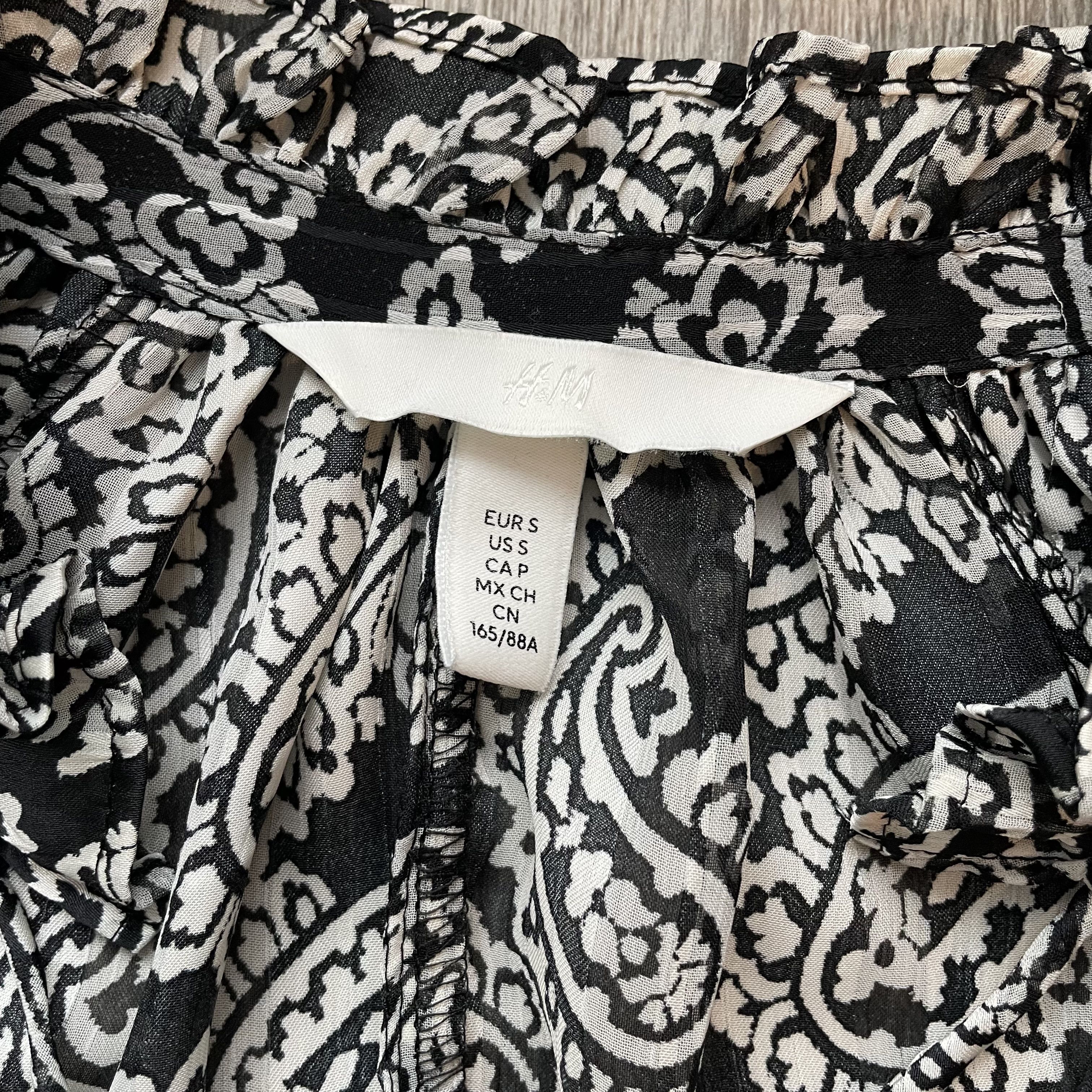 H&M H&M Paisley Ruffle Tie V-Neck Blouse Black White Size S Size S / US 4 / IT 40 - 3 Thumbnail