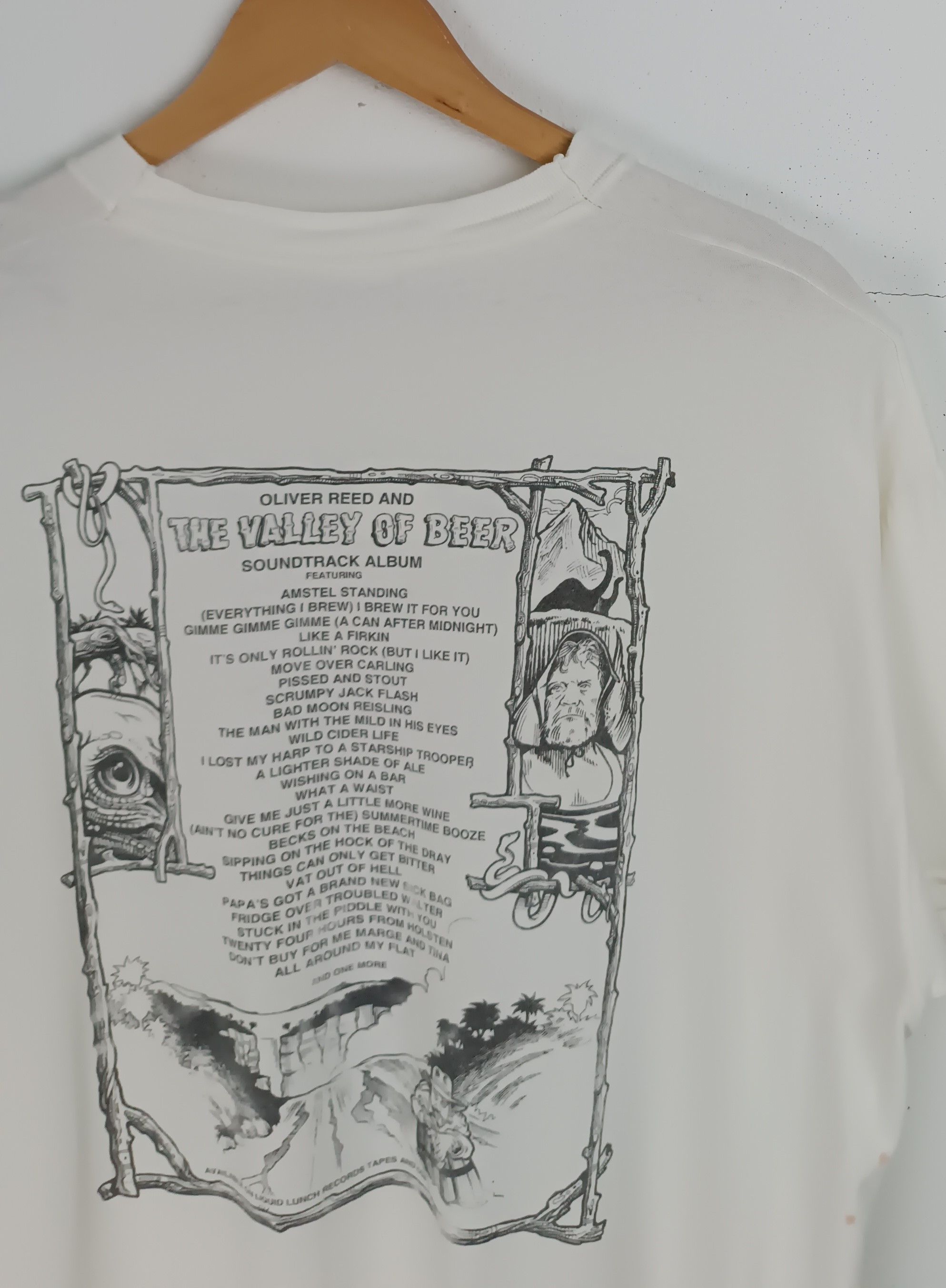 Vintage VINTAGE 90'S OLIVER REED AND THE VALLEY OF BEER HUMOR ADULT Size US XL / EU 56 / 4 - 12 Thumbnail