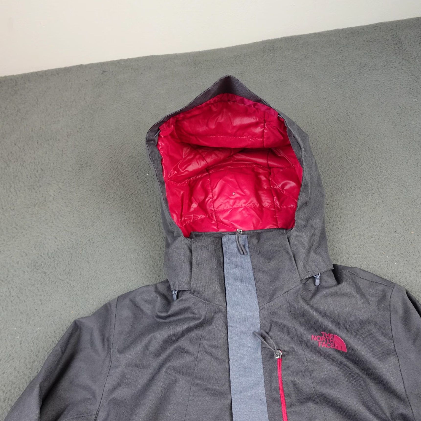 The North Face VINTAGE? No. The North Face Jacket Womens L Gray Pink Hooded Insulated Ski Snow NF0A3LKU Size L / US 10 / IT 46 - 4 Thumbnail
