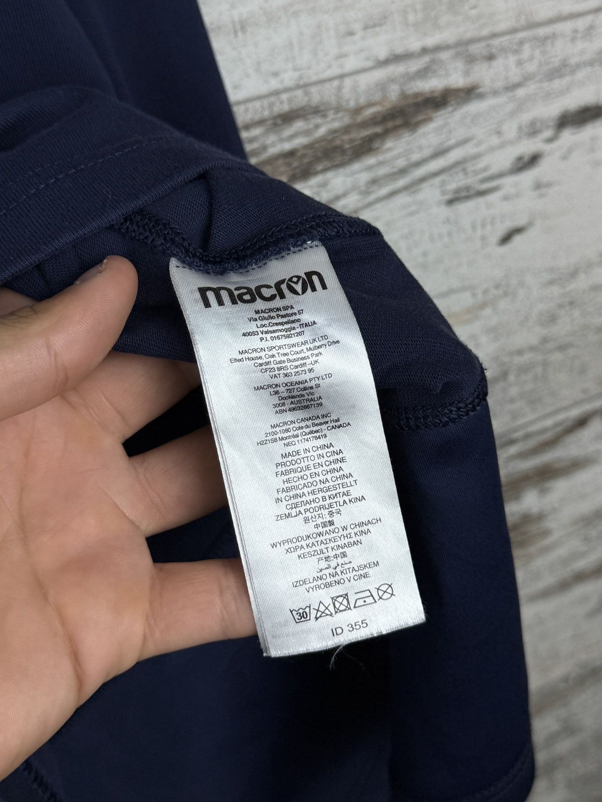 Macron Mens Vintage Macron Scotland Rugby national team sweatshirt Size US L / EU 52-54 / 3 - 9 Thumbnail