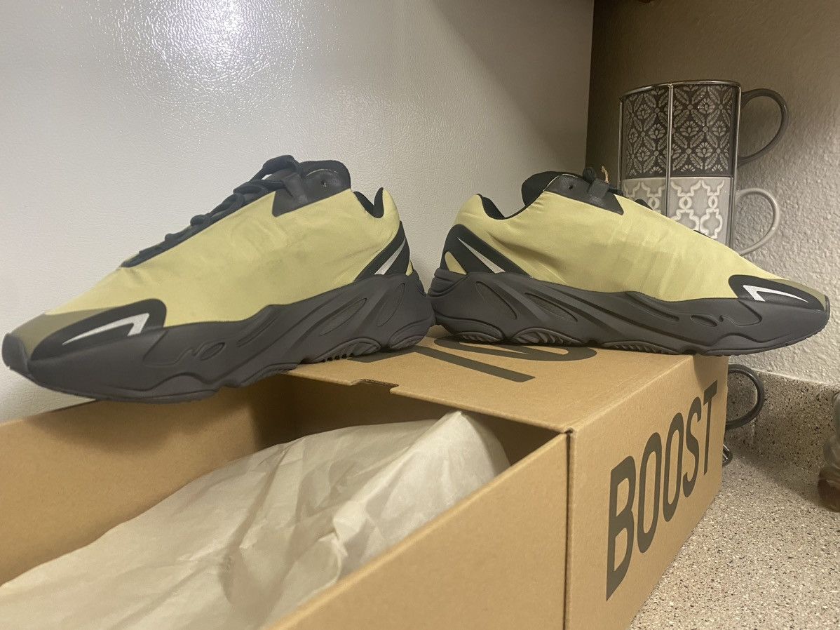 Yeezy adidas Yeezy 700 MNVN ‘Resin’ size9.5M DS w OG All Size US 9.5 / EU 42-43 - 4 Thumbnail