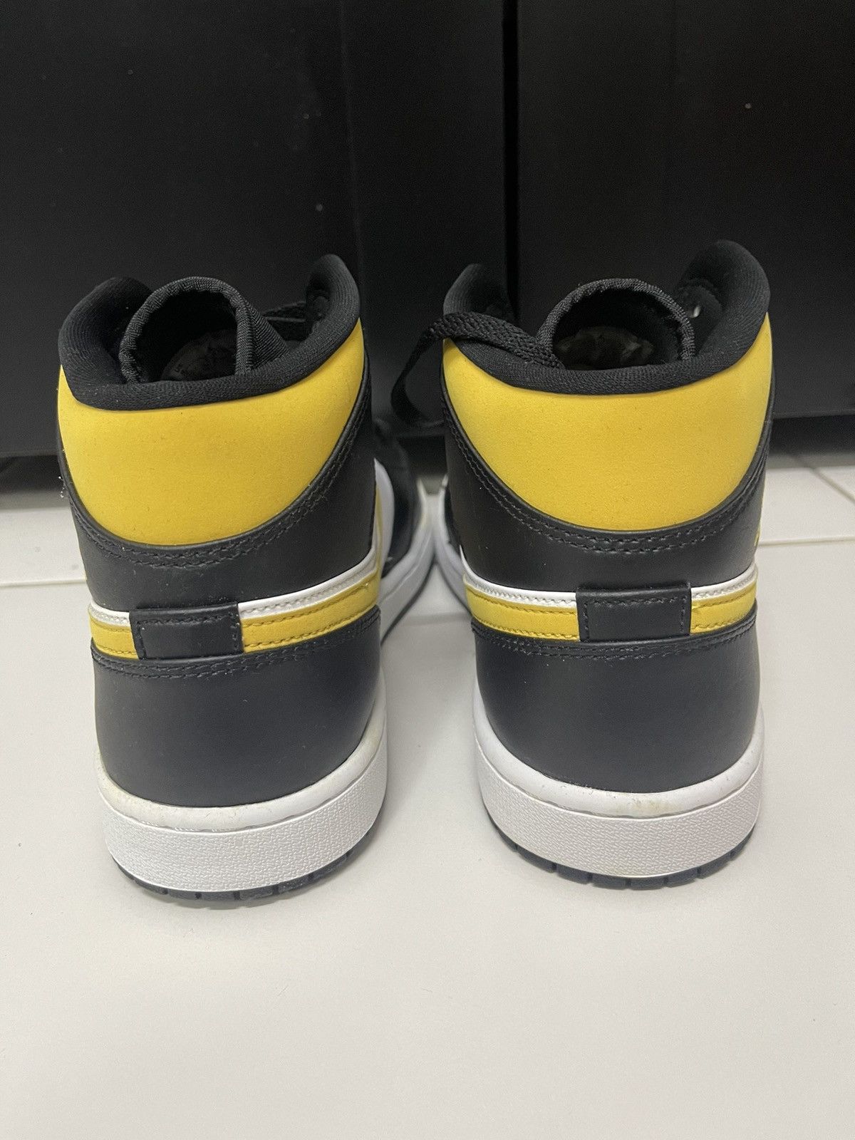 Jordan Brand Nike AJ1 Air Jordan Mid Pollen Size US 9 / EU 42 - 8 Thumbnail