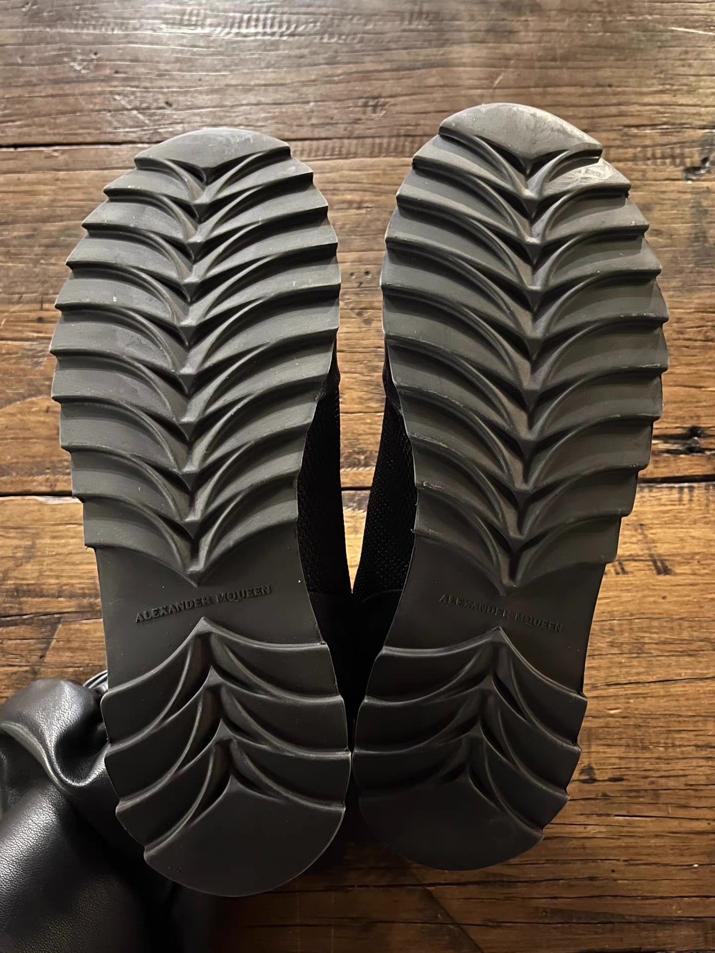 Alexander McQueen Alexander McQueen 15SS Men’s Feather‑Print Sneakers Ｑ25 Size US 7 / EU 40 - 5 Thumbnail