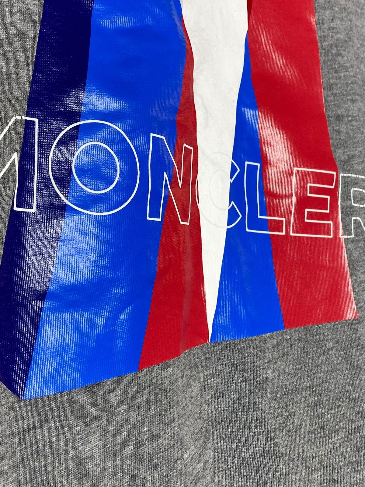 Moncler Moncler Big Logo Grey Blue Red Graphic T-Shirt Size US M / EU 48-50 / 2 - 10 Thumbnail