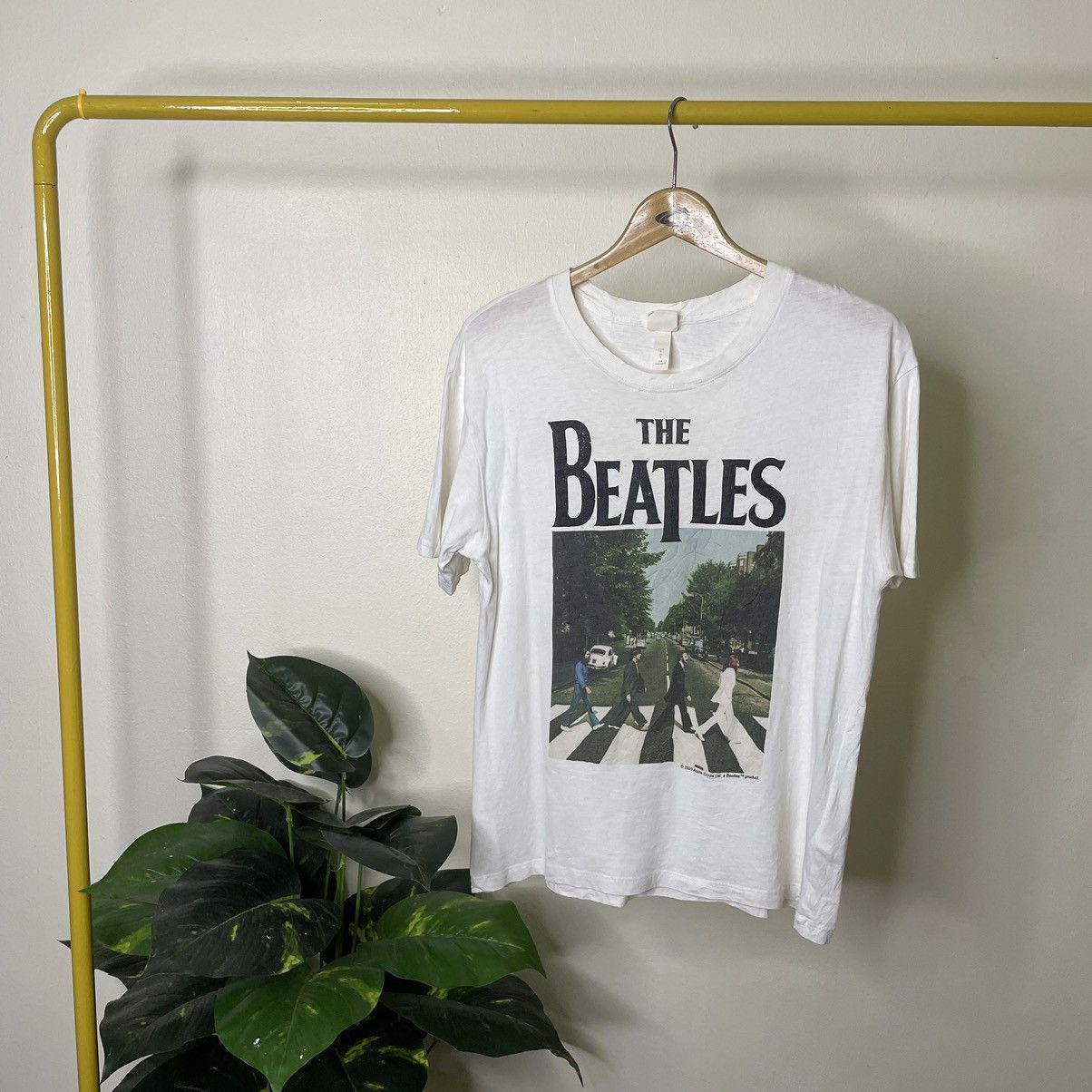 Band Tees × H&M H&M x The Beatles Apple Corps Band T Shirt Size US S / EU 44-46 / 1 - 1 Thumbnail