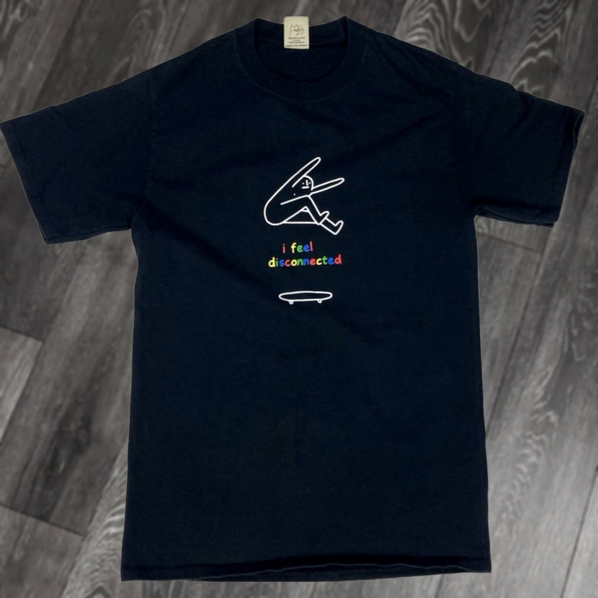 Vintage VINTAGE Leon Karssen I Feel Disconnected Graphic T-shirt Men Small Black Short Sleeve Size US S / EU 44-46 / 1 - 1 Thumbnail